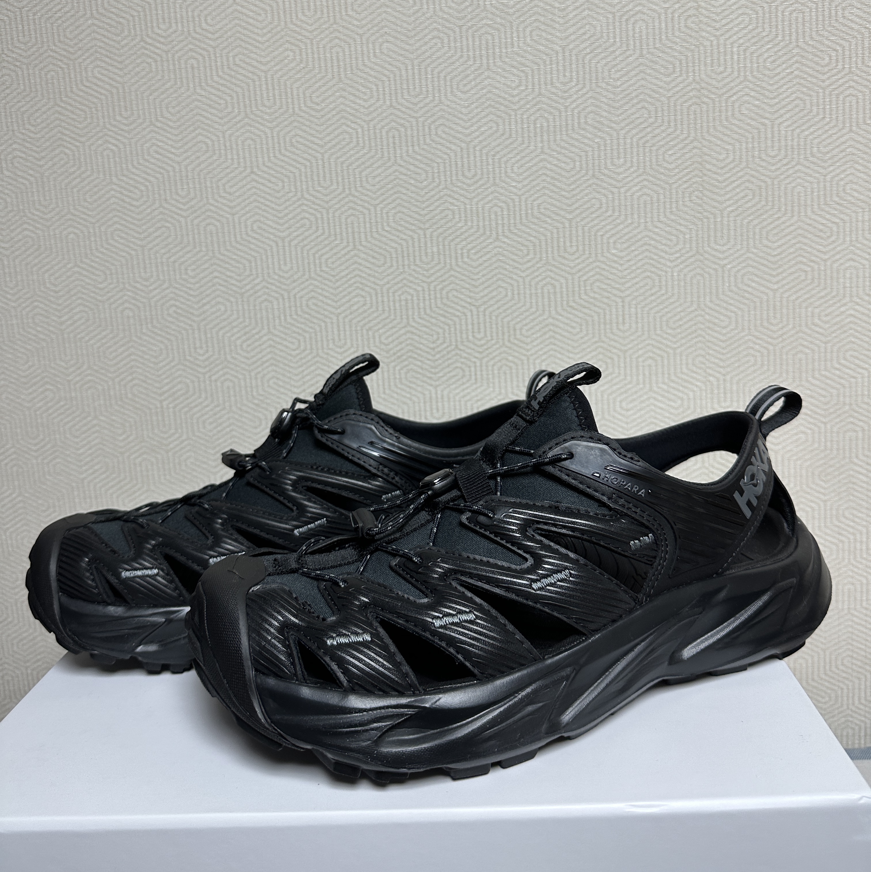 Hoka Hopara Black 착용 스타일