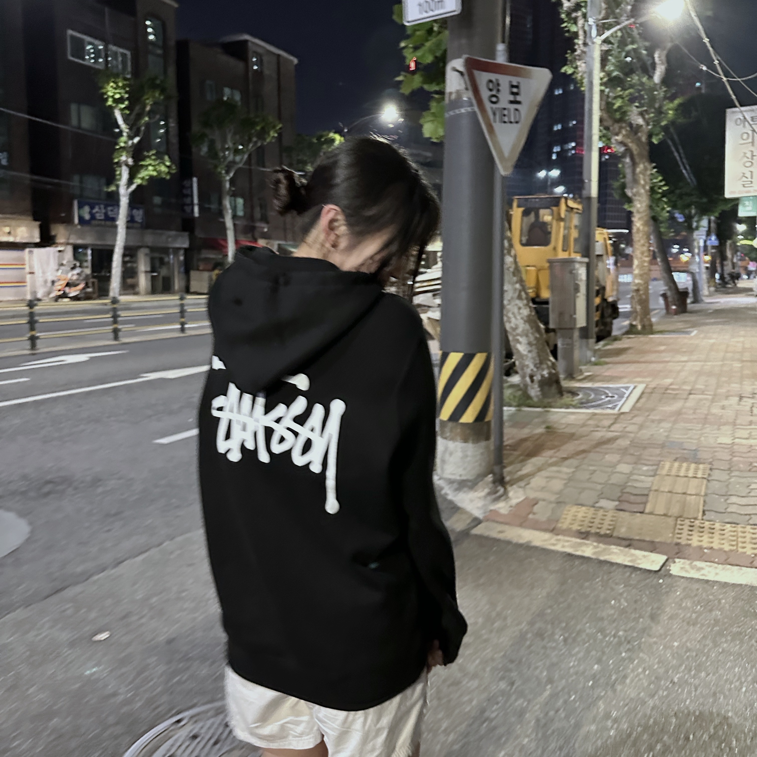 Stussy Basic Stussy Pigment Dyed Hoodie Black, (W) Nike NSW Essential High Rise Woven Shorts White - Asia 착용 스타일