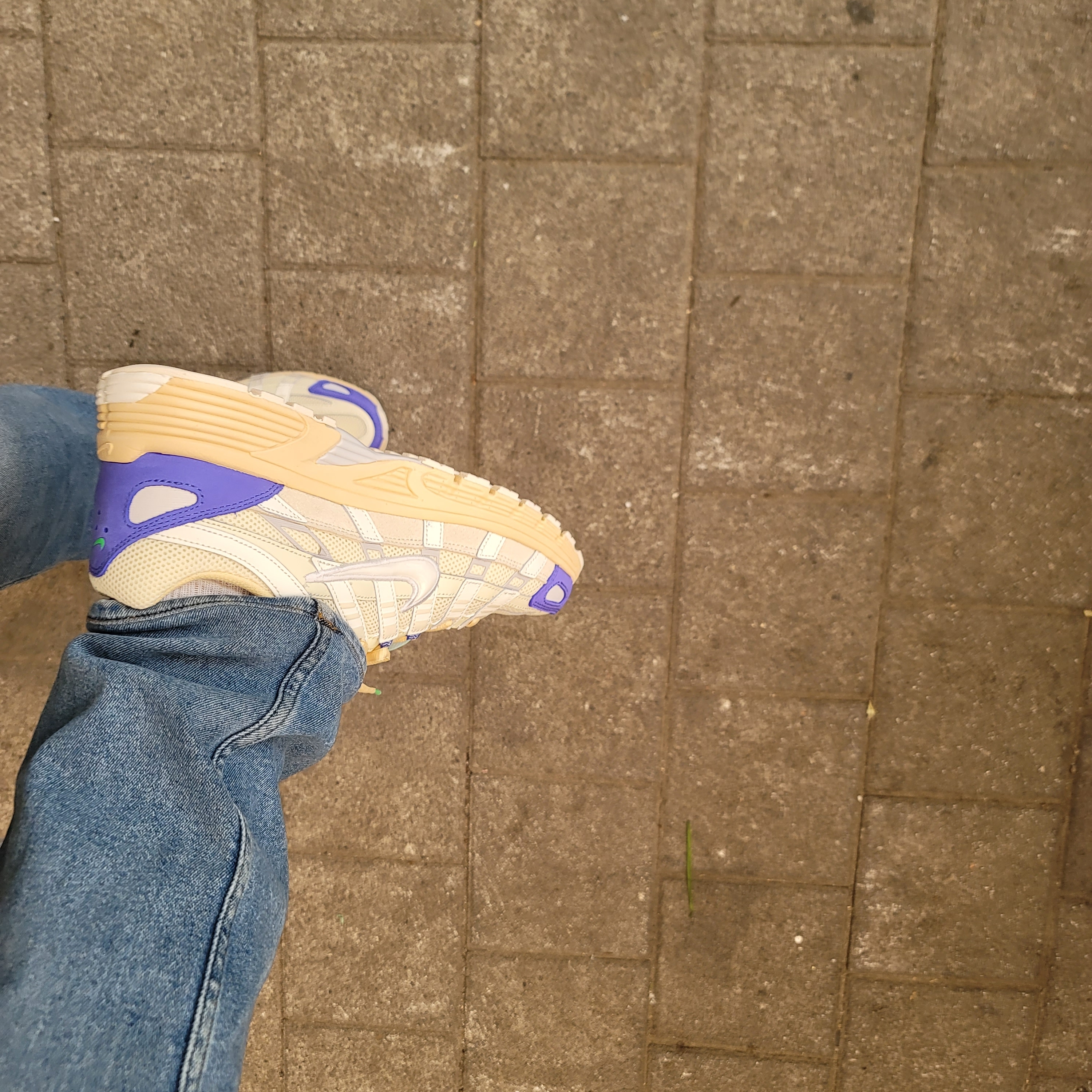 Nike P-6000 Coconut Milk Medium Blue 착용 스타일 - 3