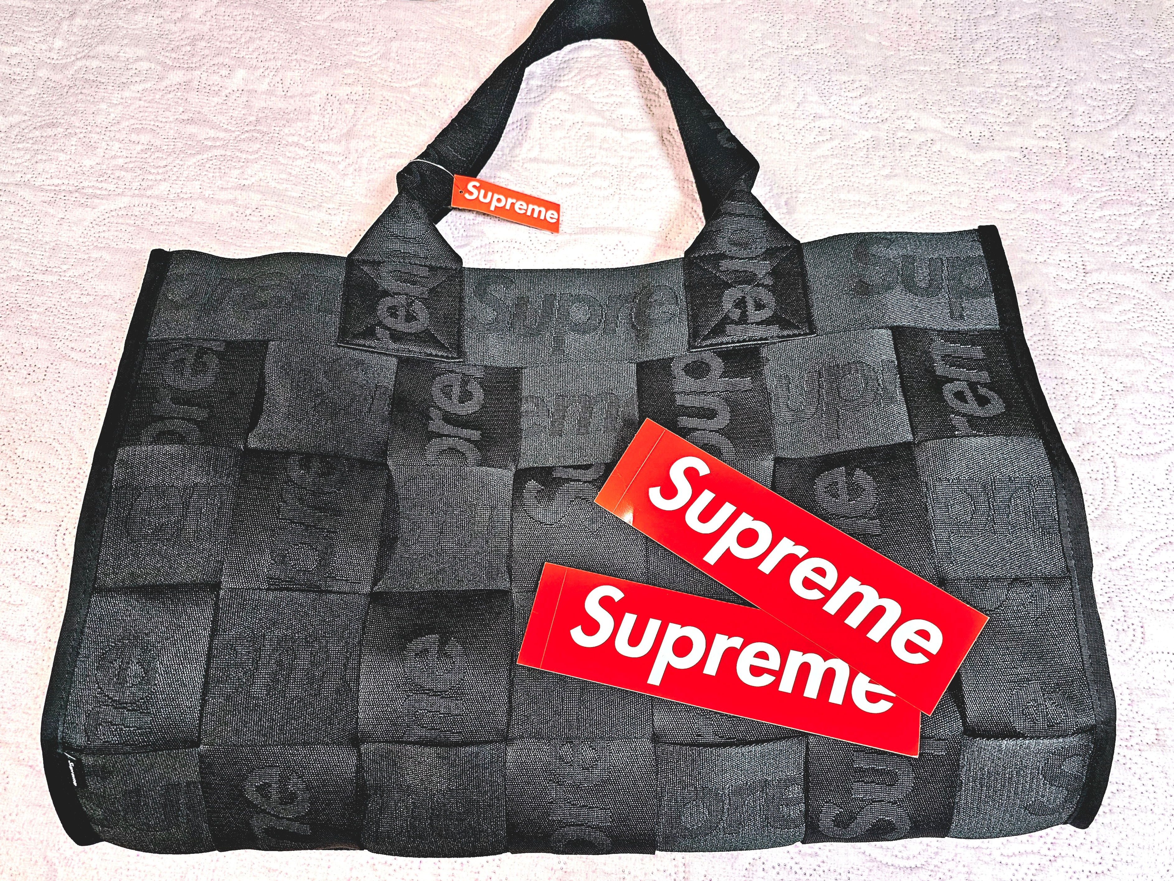 Supreme Woven Large Tote Black - 23SS 착용 스타일 - 2