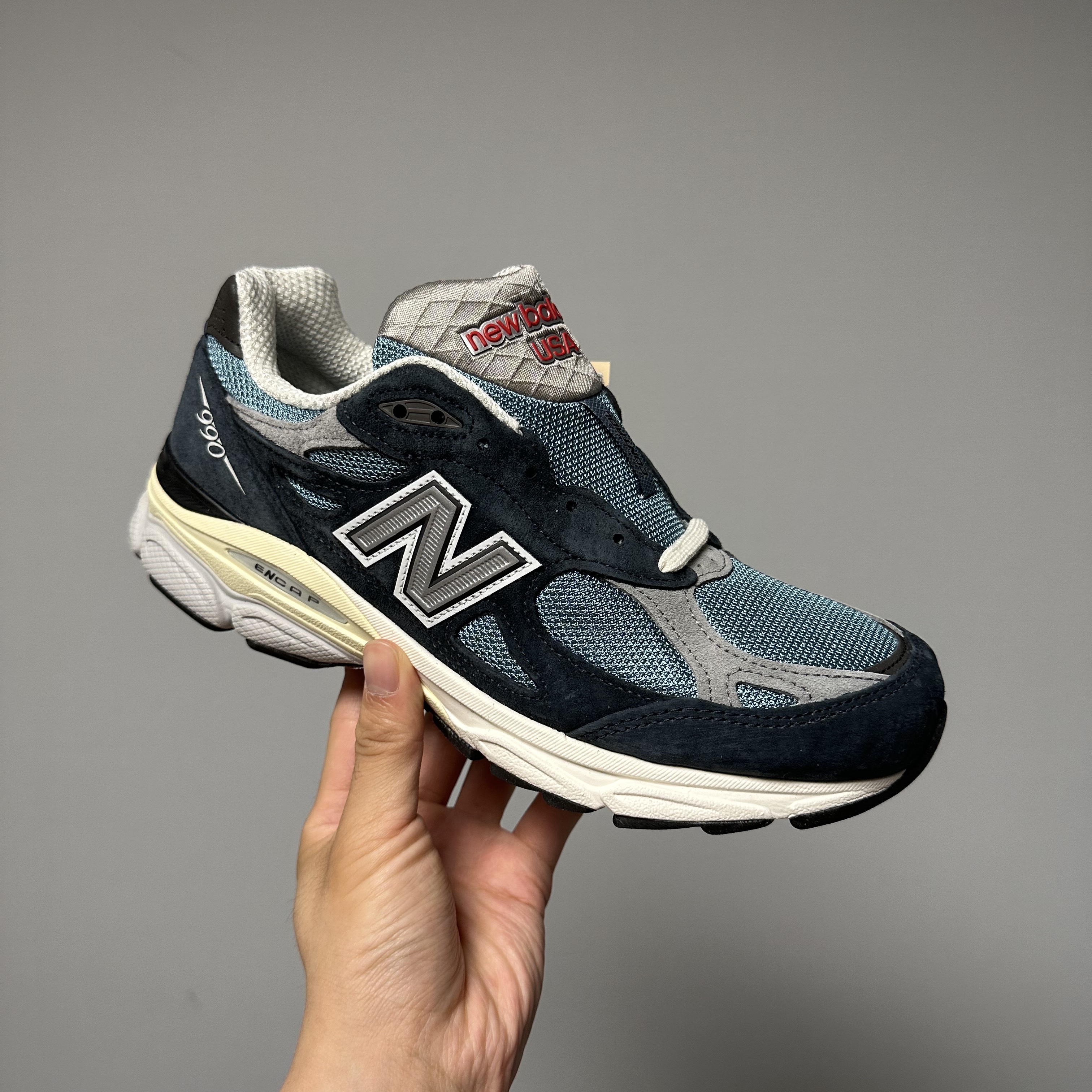 New Balance 990v3 Made in USA Navy Spring Tide 착용 스타일 - 2