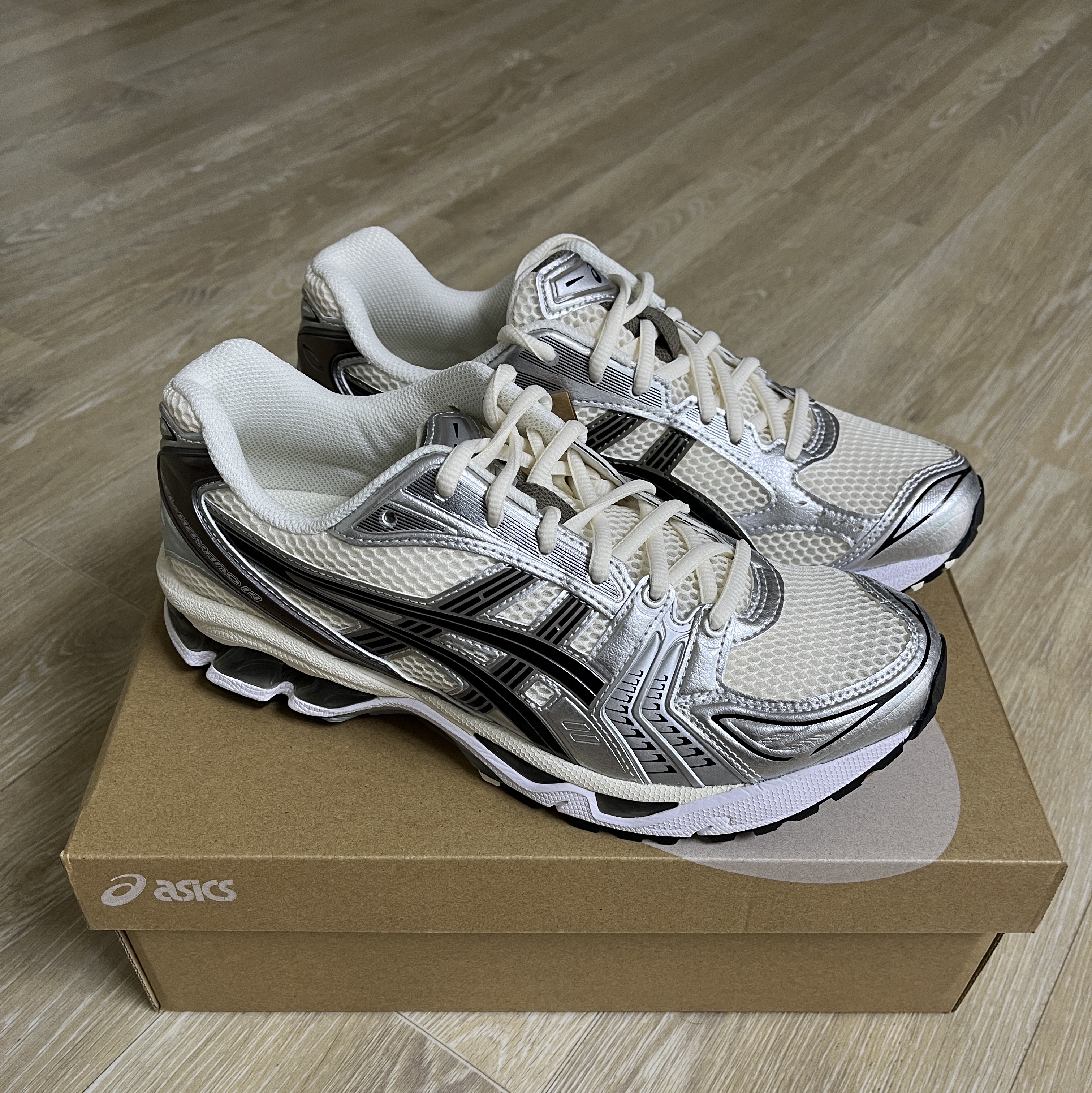 Asics Gel-Kayano 14 Cream Black 착용 스타일 - 4