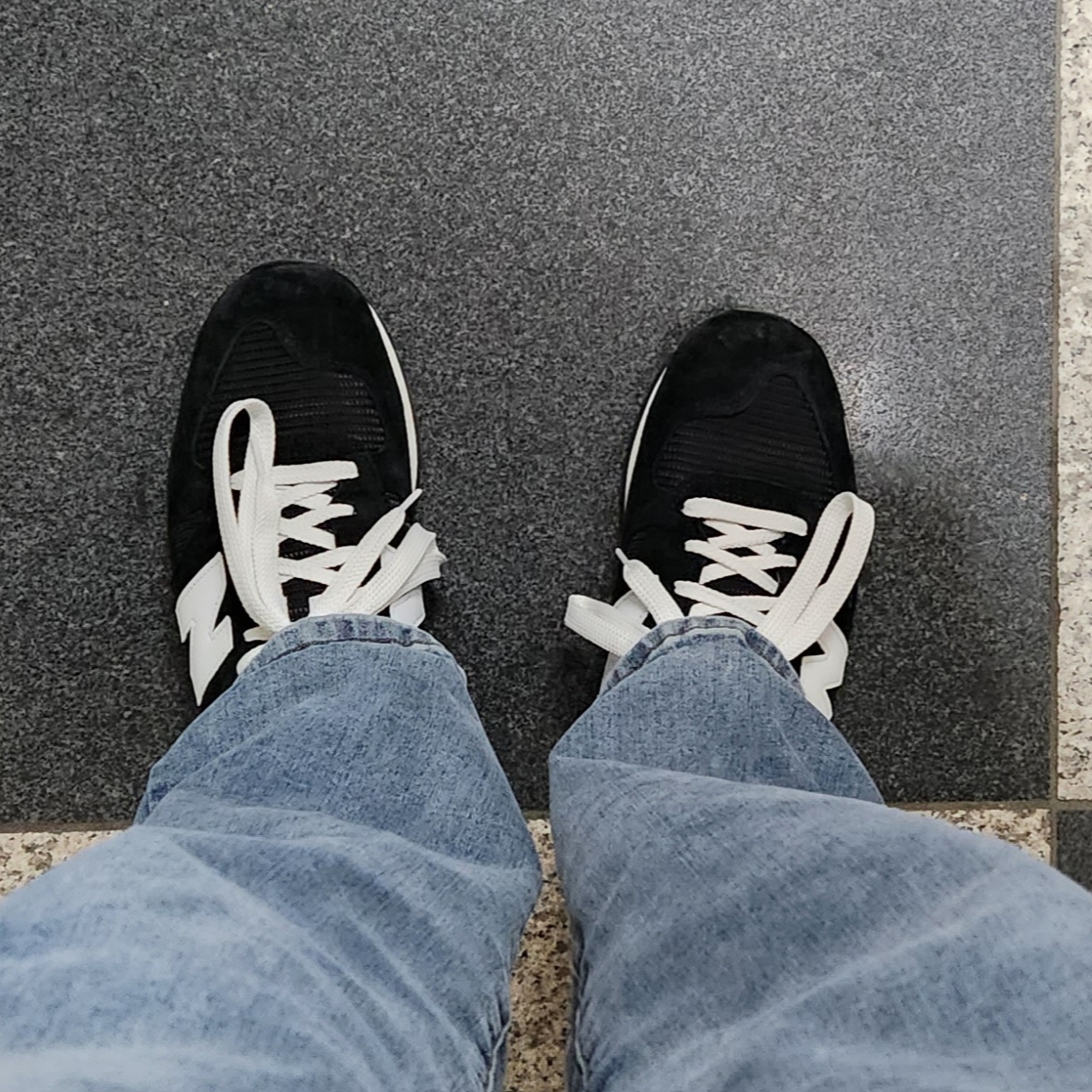 New Balance 990v1 Made in USA Black 착용 스타일