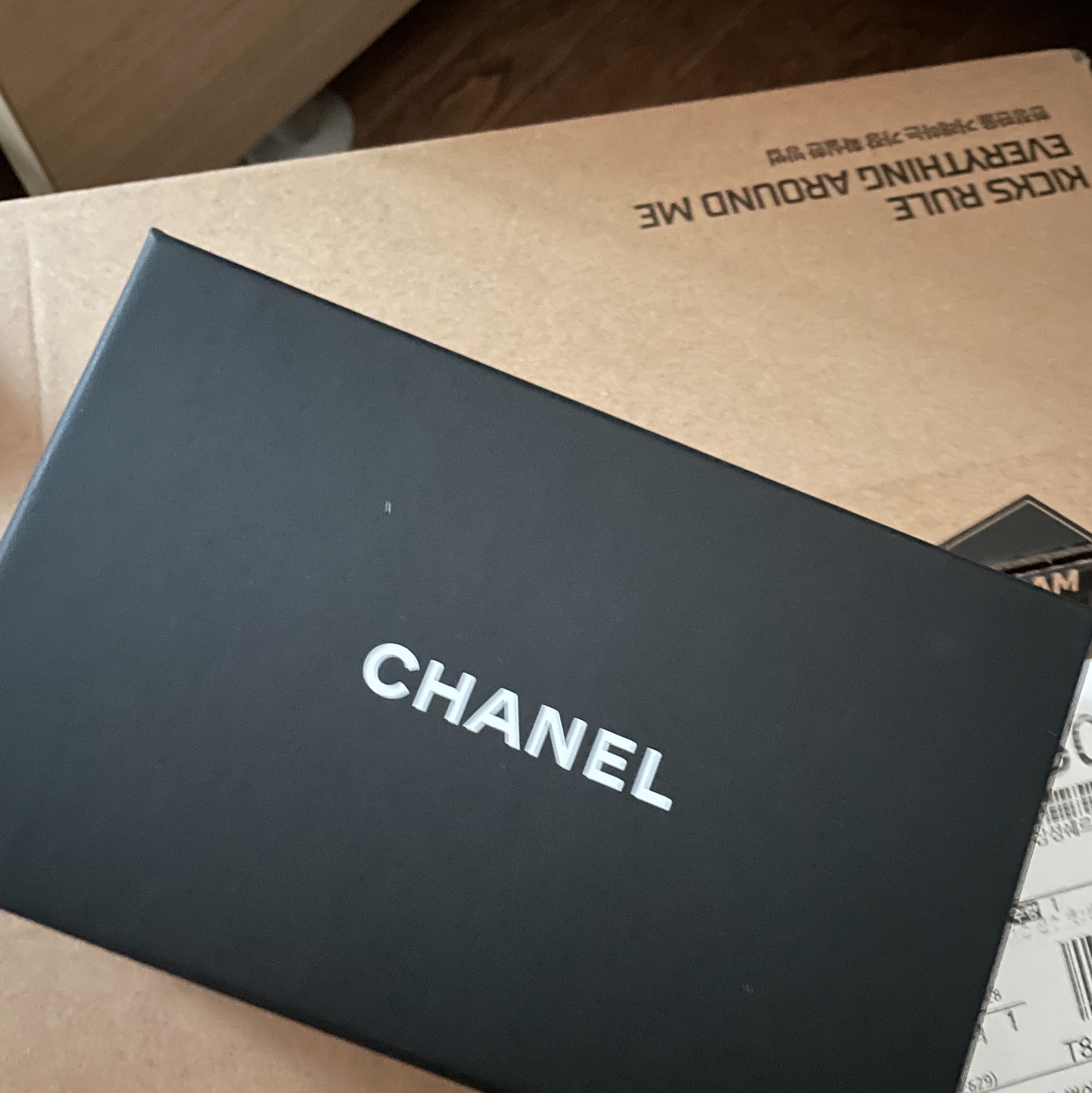 Chanel Classic Zipped Coin Purse Grained Calfskin & Gold Black, Chanel Classic Card Holder Grained Calfskin & Silver Black 착용 스타일 - 2