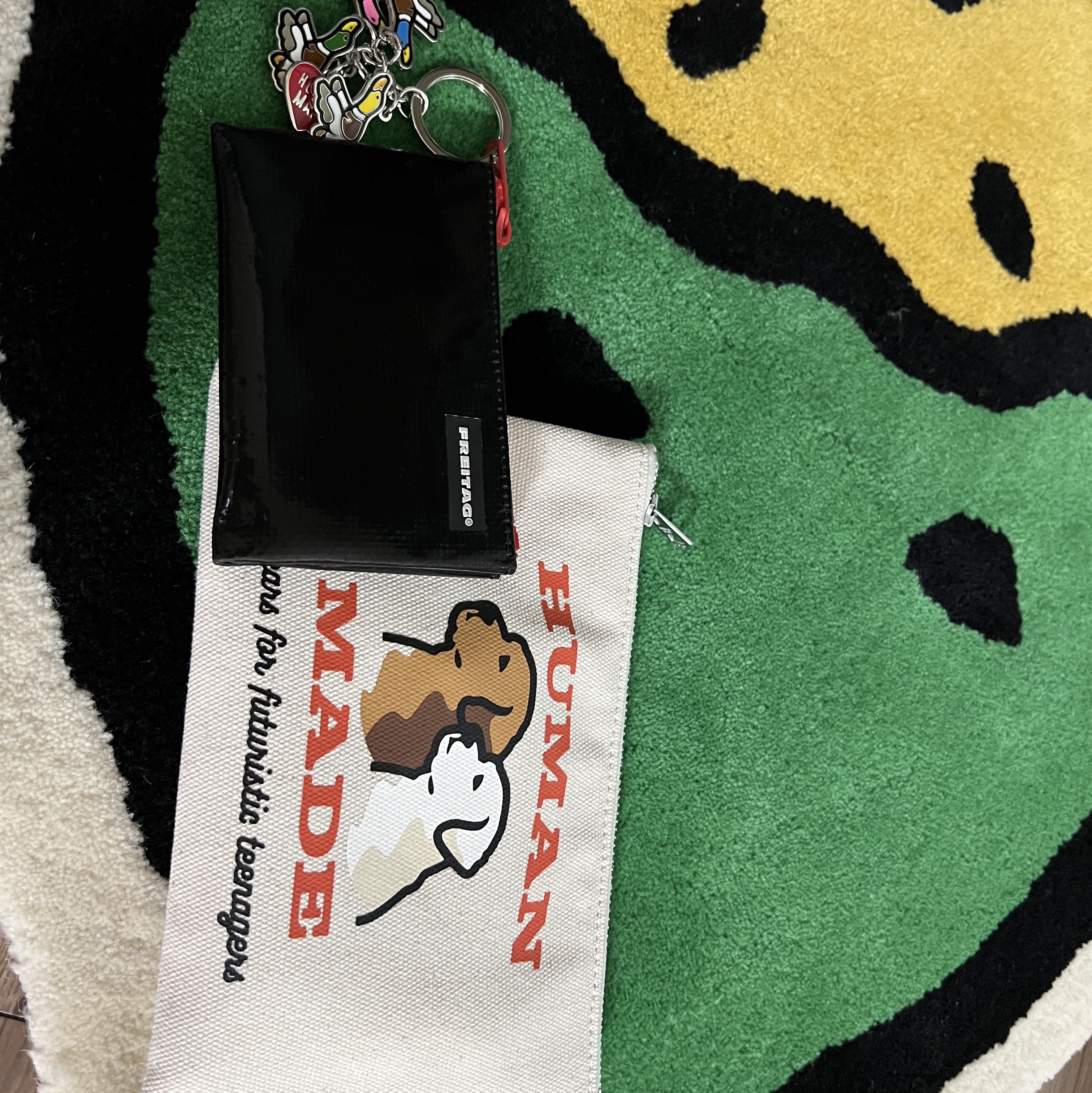 Human Made Bank Pouch White, Human Made Flying Duck Keyring Silver 착용 스타일 - 1