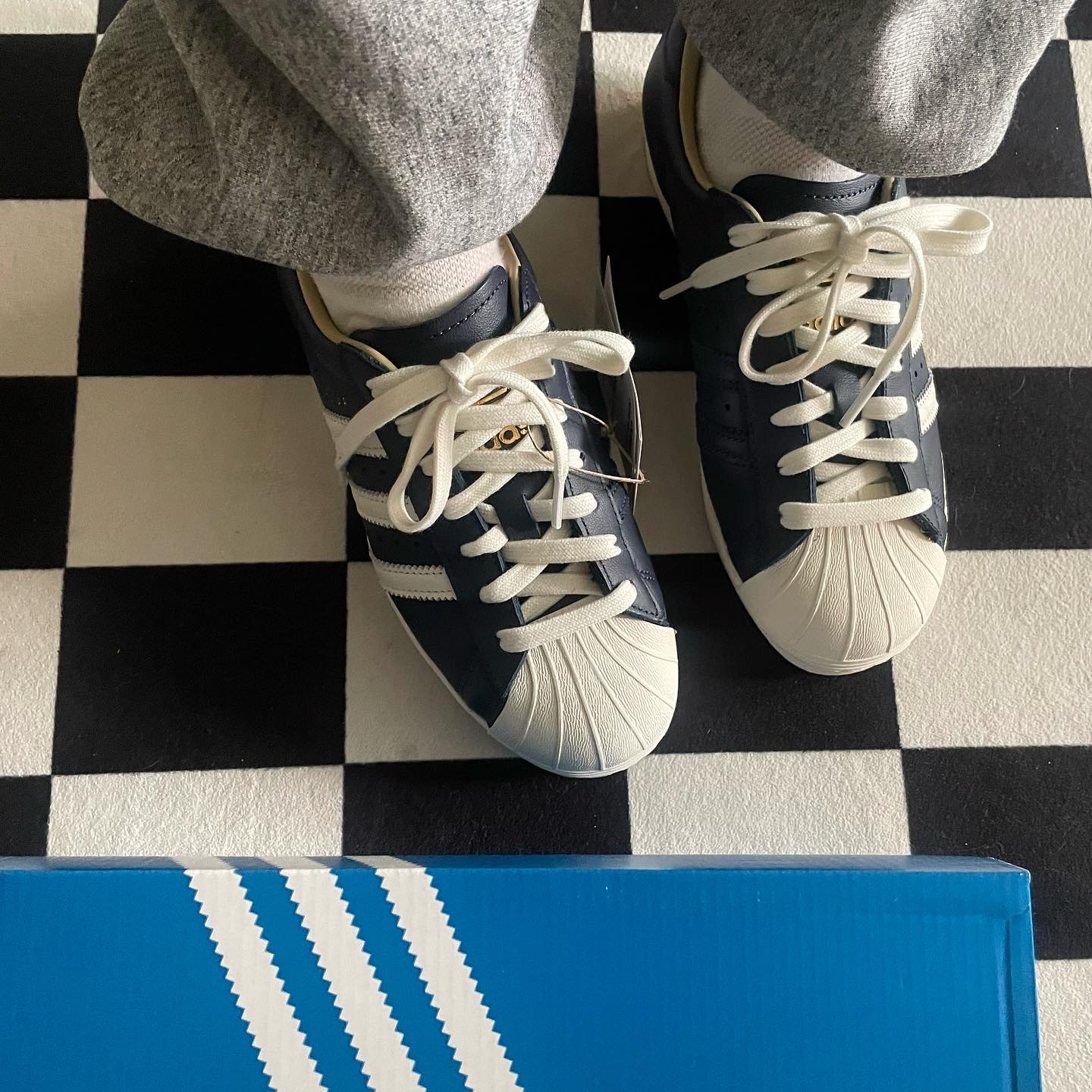 Adidas Superstar 80s Tany Night Indigo Off White 착용 스타일 - 2