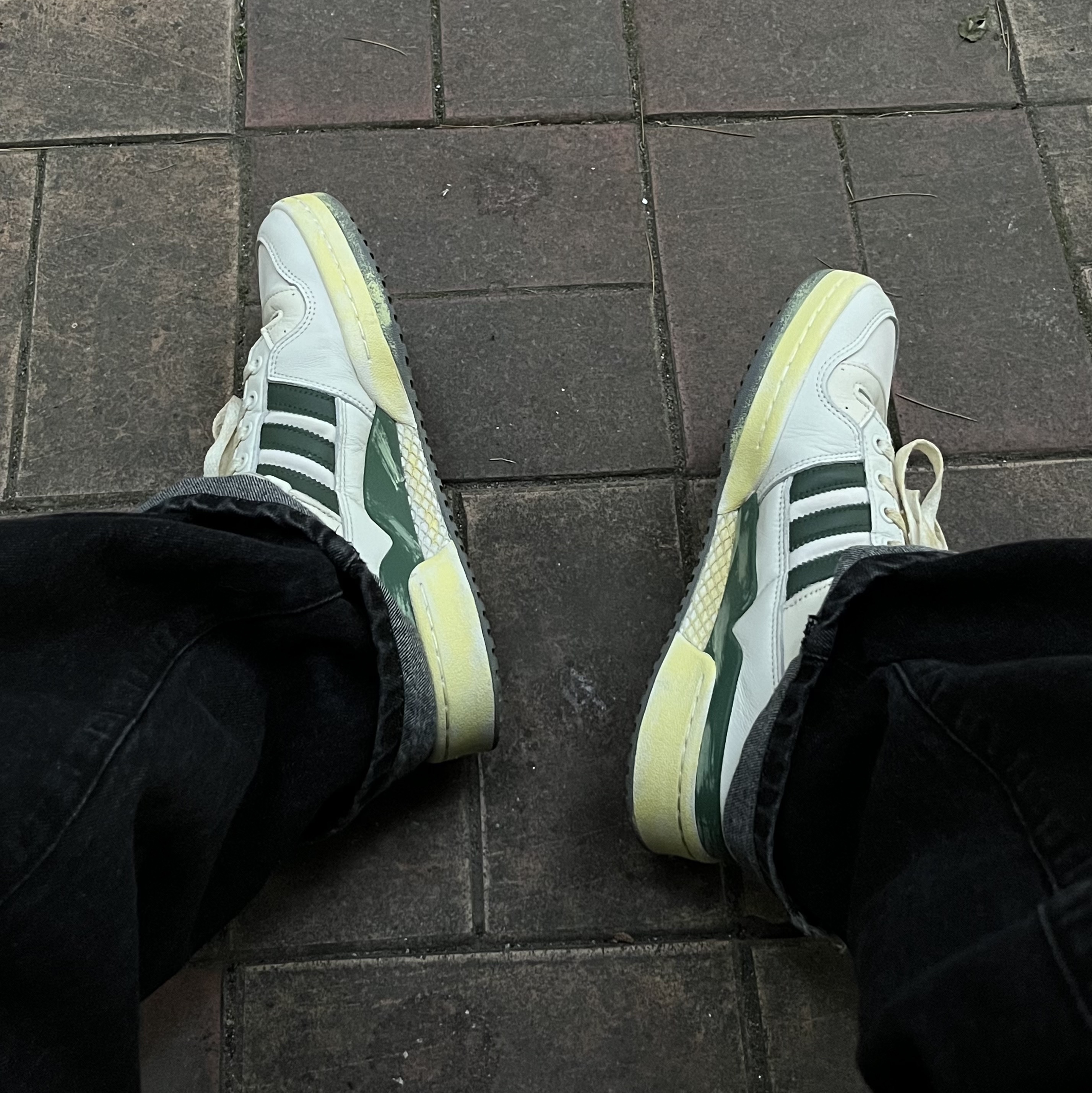Adidas Forum 84 Low AEC Cloud White Green Oxide 착용 스타일