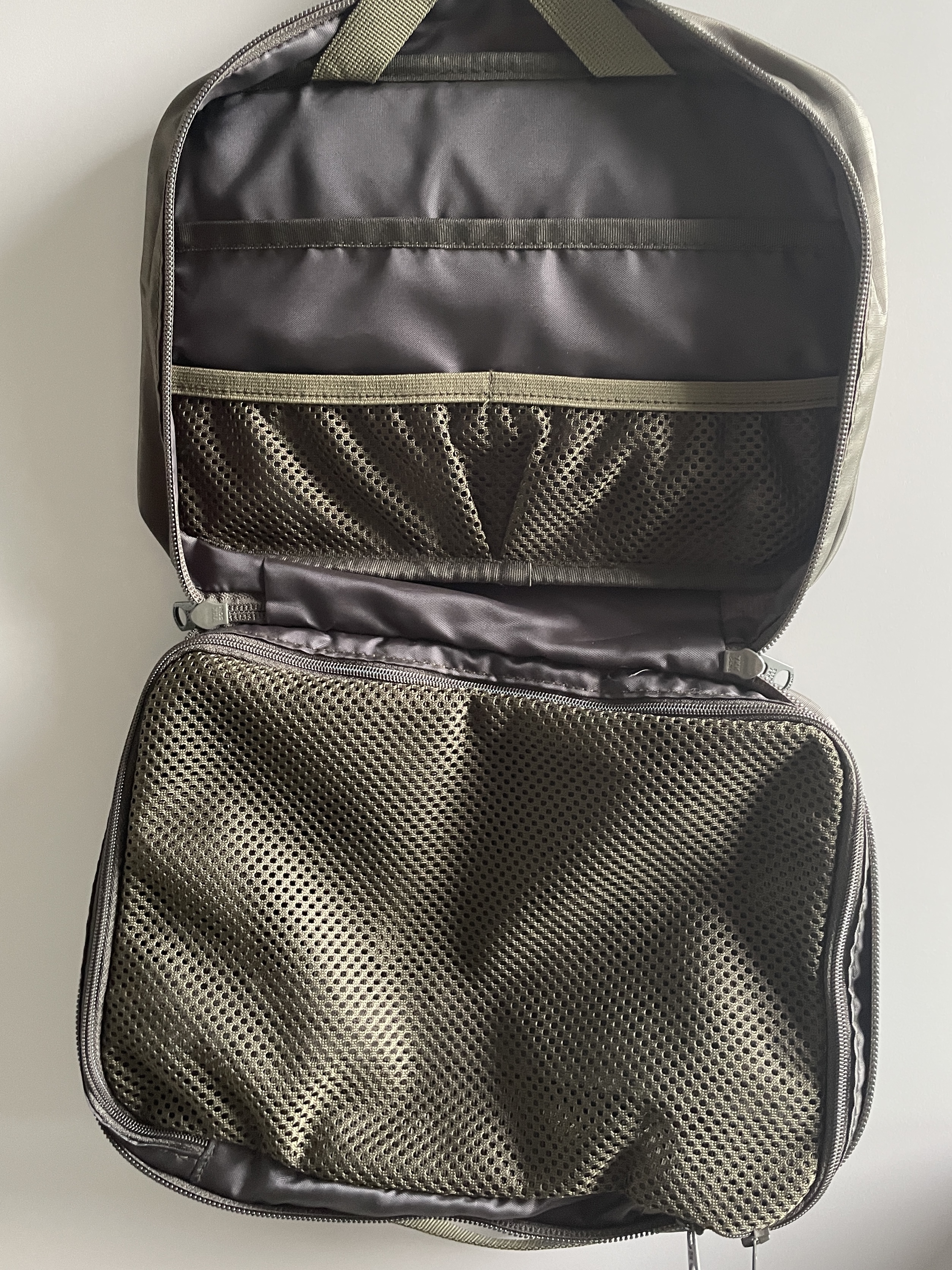 Human Made Organizer Pouch Olive Drab 착용 스타일 - 3