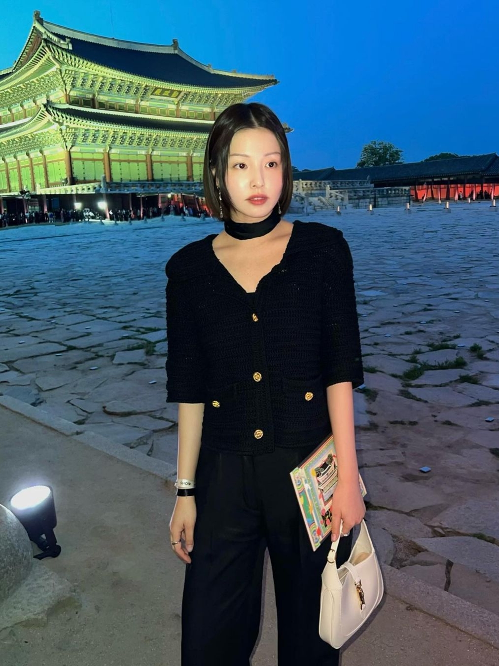Gucci Jackie 1961 Small Shoulder Bag White 착용 스타일