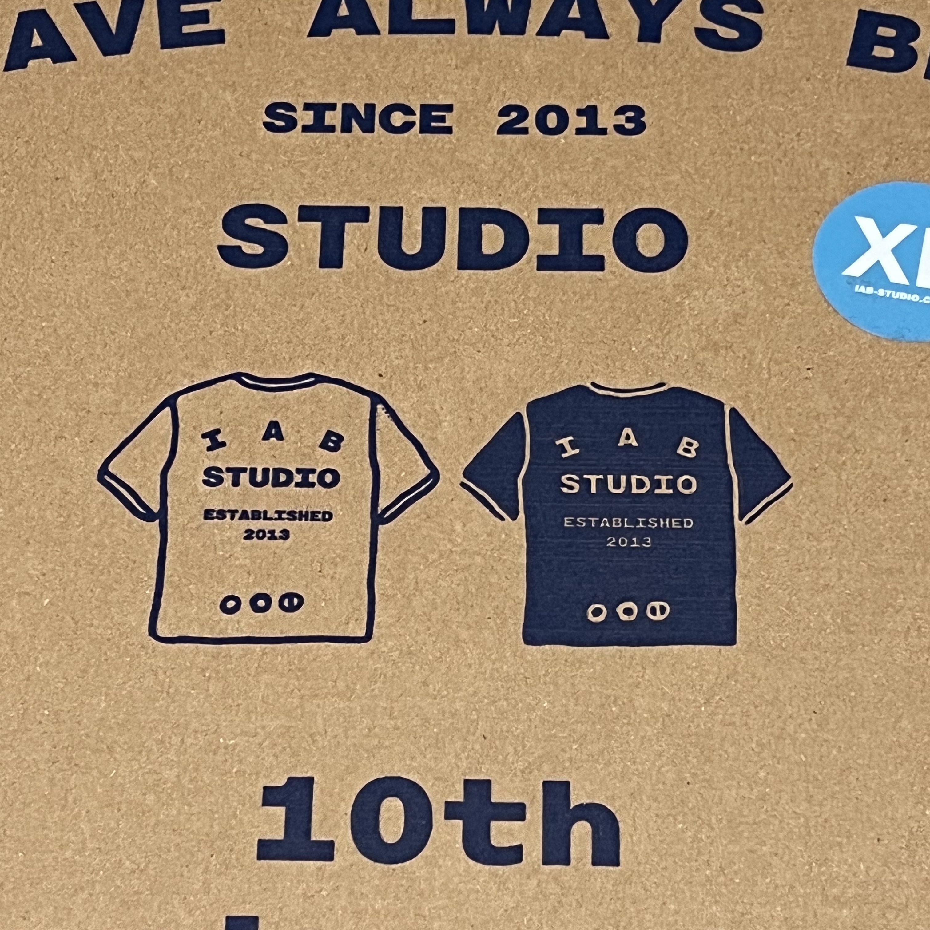 IAB Studio 10th Anniversary T-Shirts Pack White & Black (2 Pack) 착용 스타일 - 1