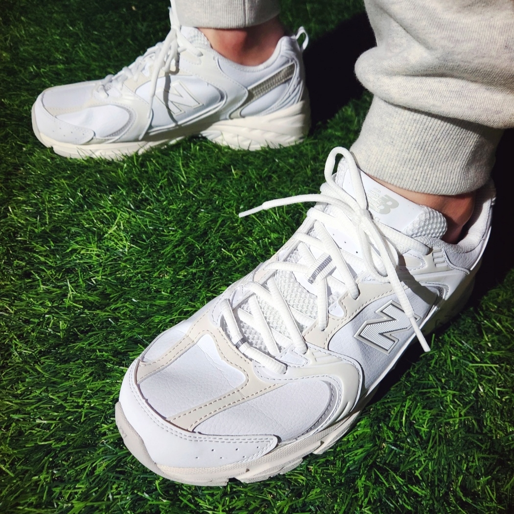 New Balance 530 White Cream 착용 스타일 - 5