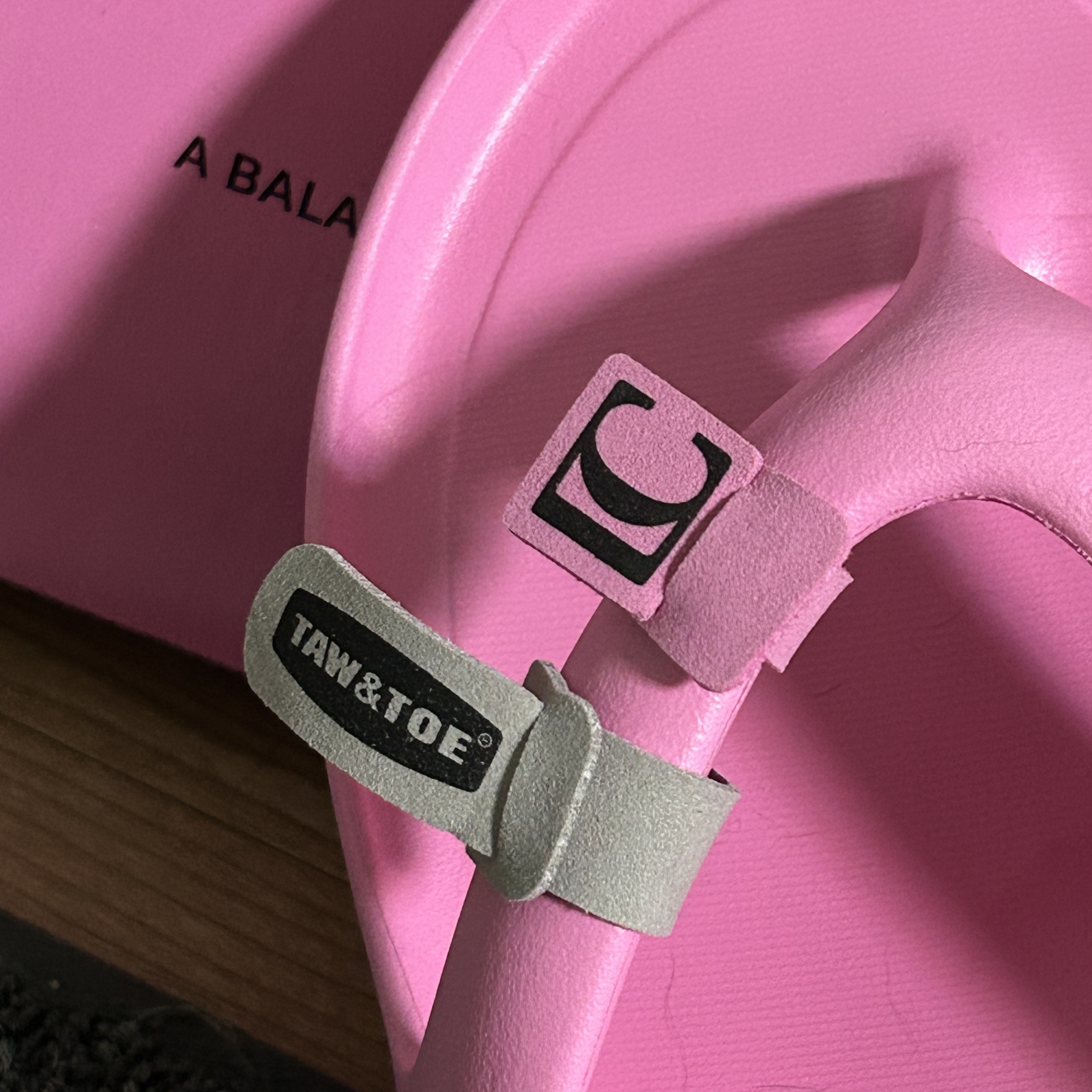 Taw&Toe x Low Classic Platform Flip Flop Pink 착용 스타일 - 2