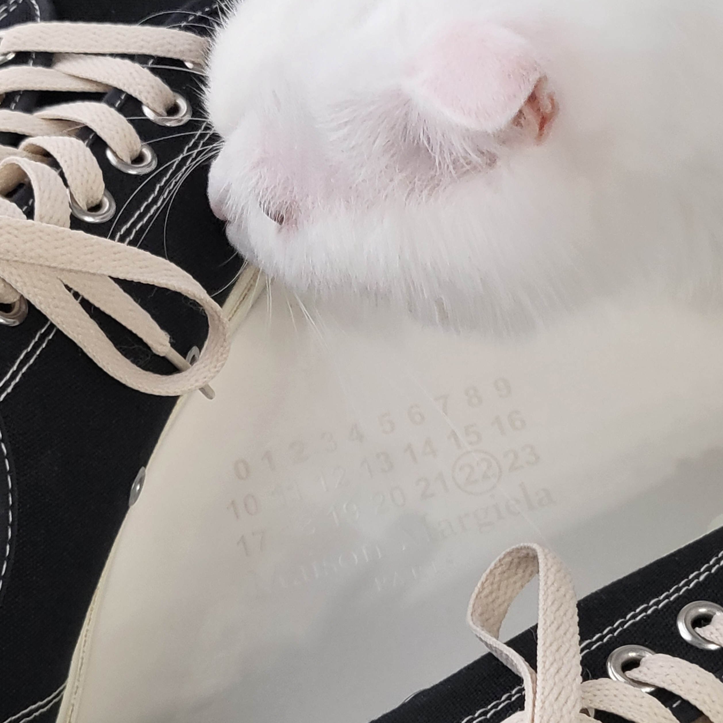 Maison Margiela Tabi Sneakers Black 착용 스타일 - 2