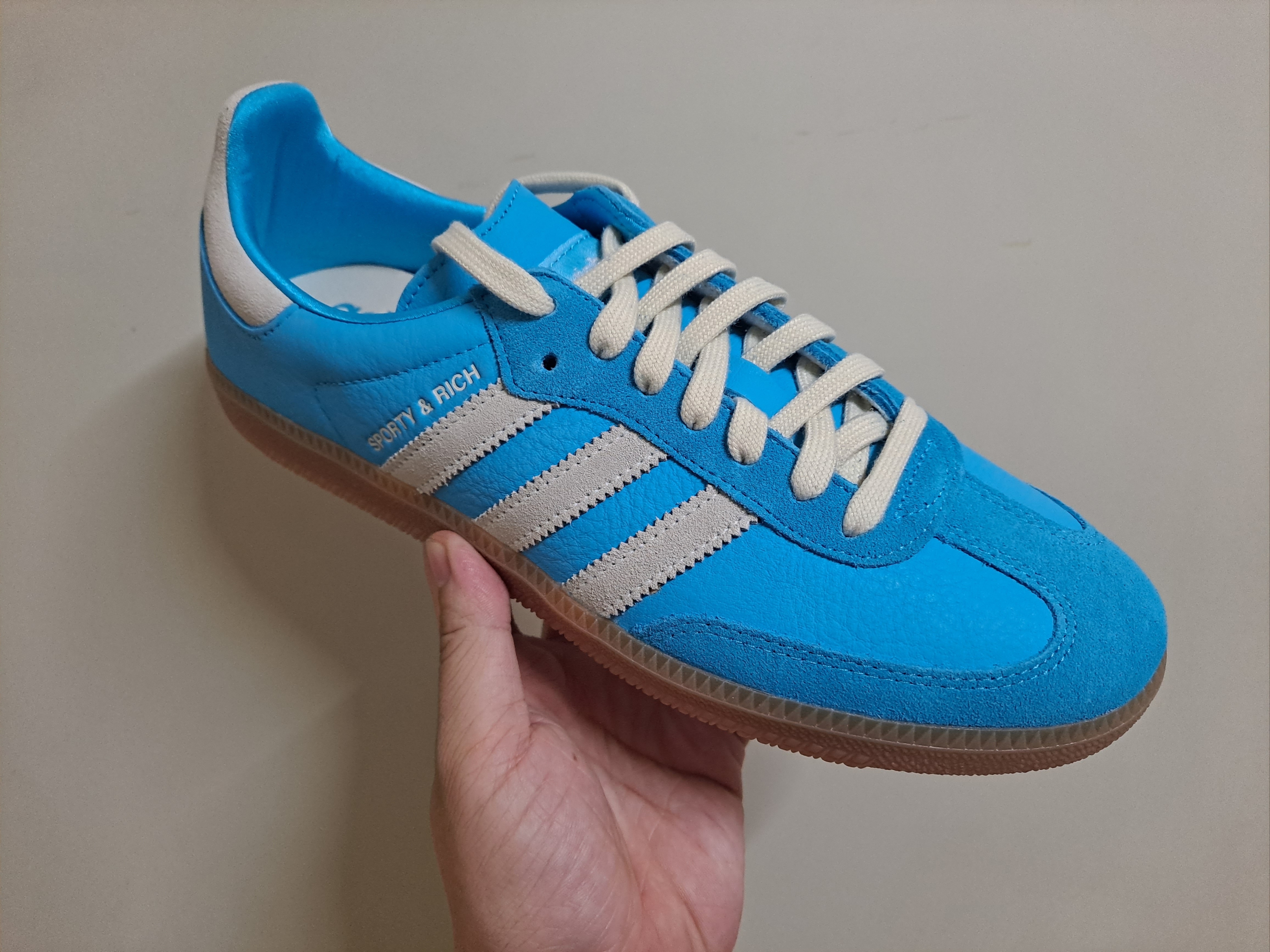 Adidas x Sporty & Rich Samba Blue Rush Cream White 착용 스타일 - 1