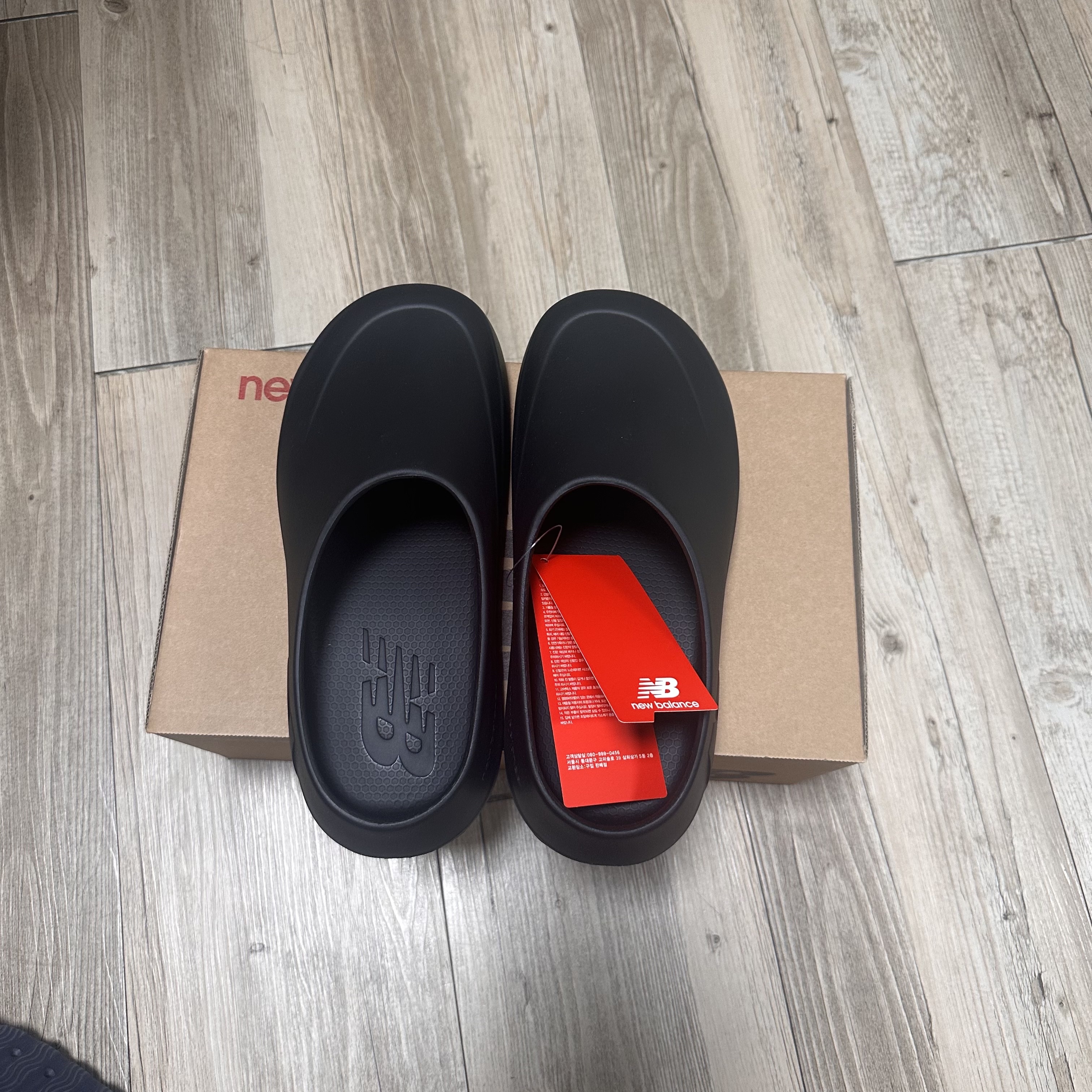 New Balance NB Clog Black 착용 스타일 - 2