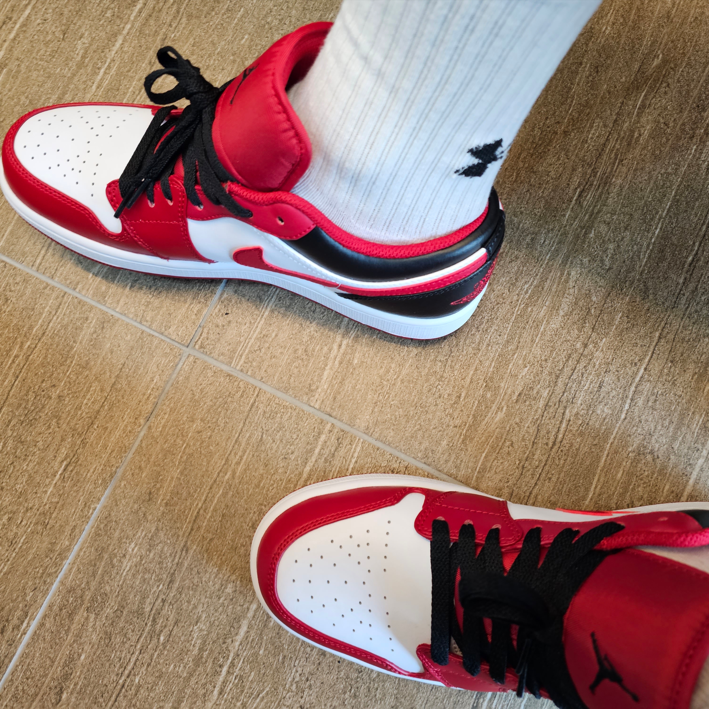Jordan 1 Low White Gym Red Black 착용 스타일
