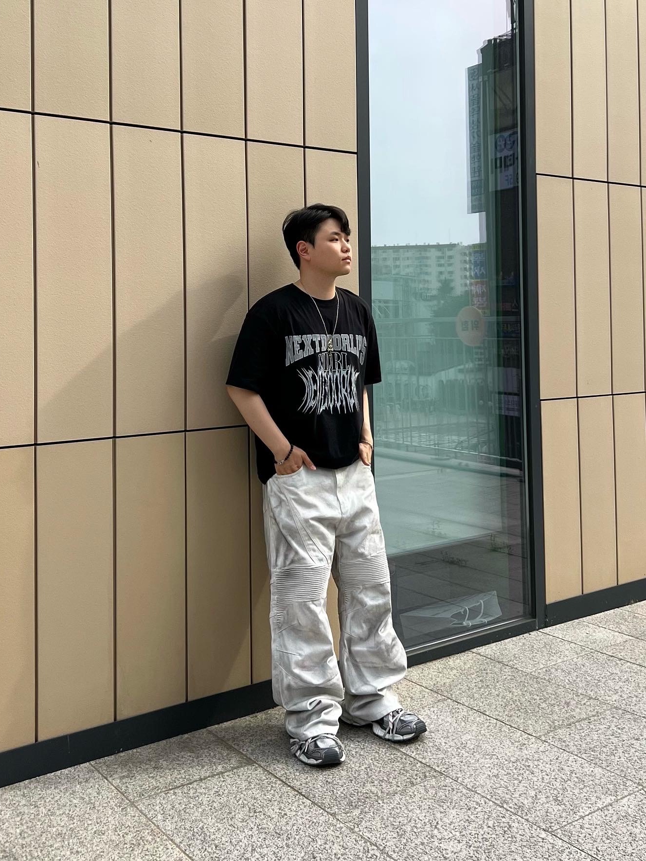 Balenciaga 3XL Sneakers Grey White Red 착용 스타일