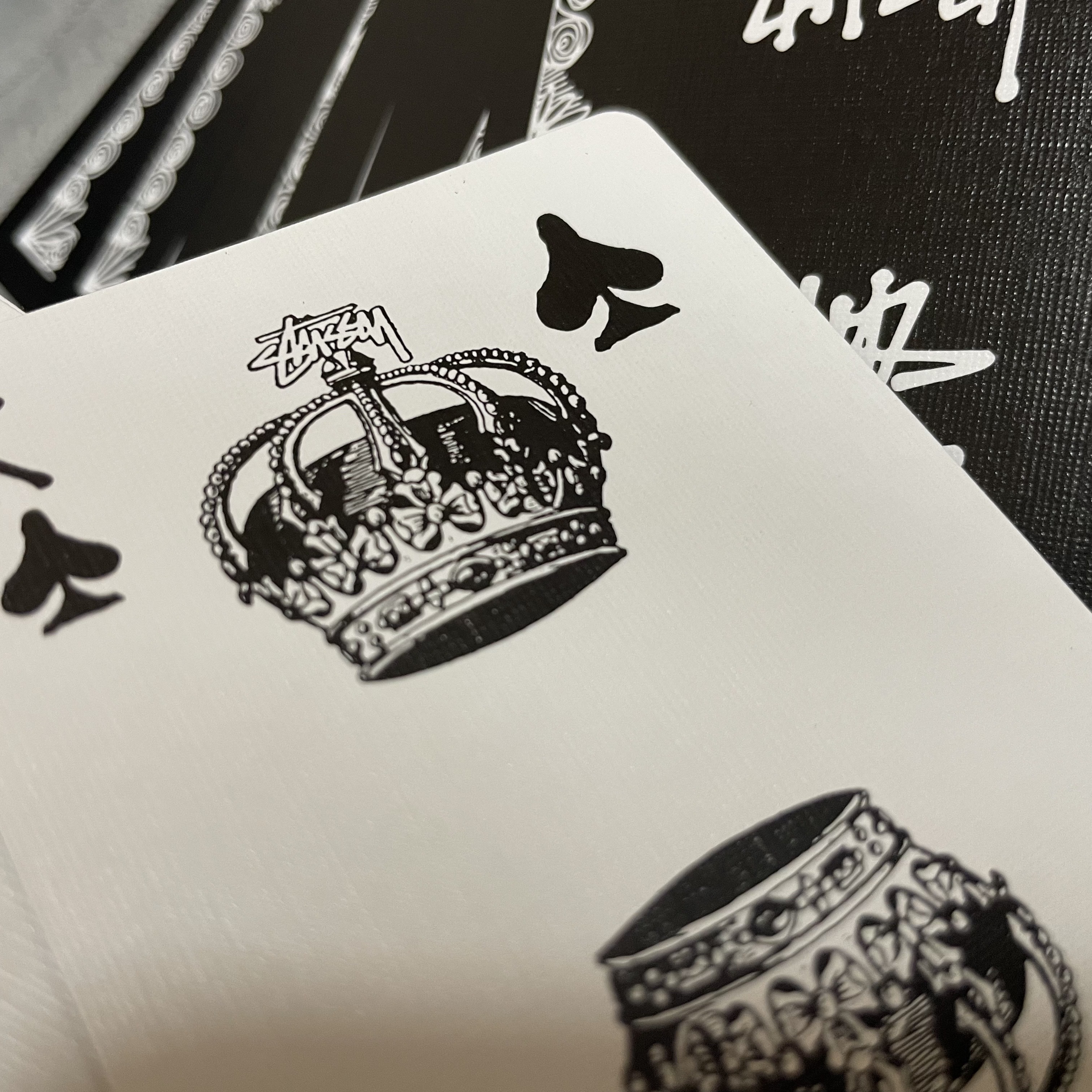 Stussy Playing Cards Black 착용 스타일 - 1