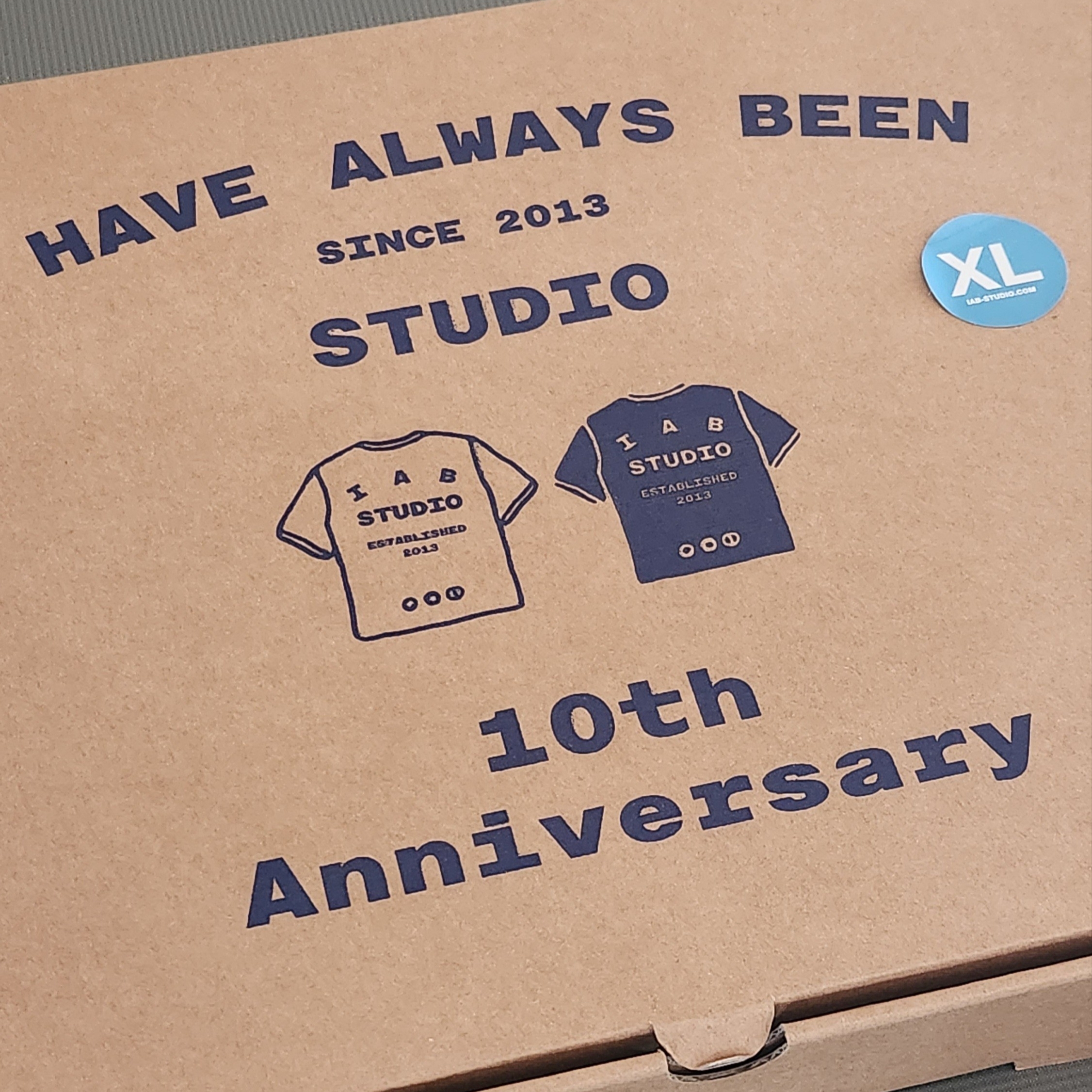 IAB Studio 10th Anniversary T-Shirts Pack White & Black (2 Pack) 착용 스타일