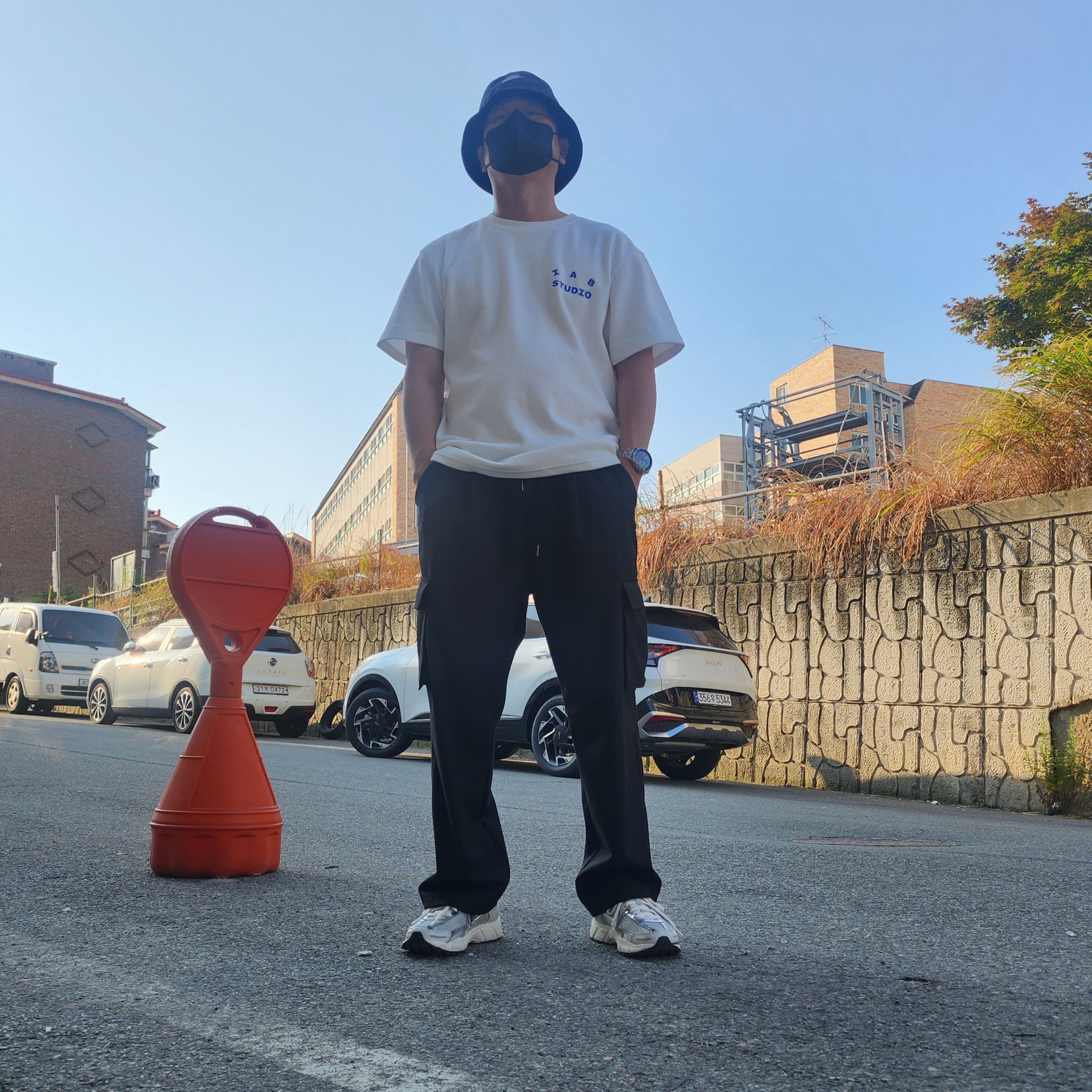 Nike Futura Washed Bucket Hat Black, IAB Studio 10th Anniversary T-Shirts Pack White & Black (2 Pack) 착용 스타일 - 2