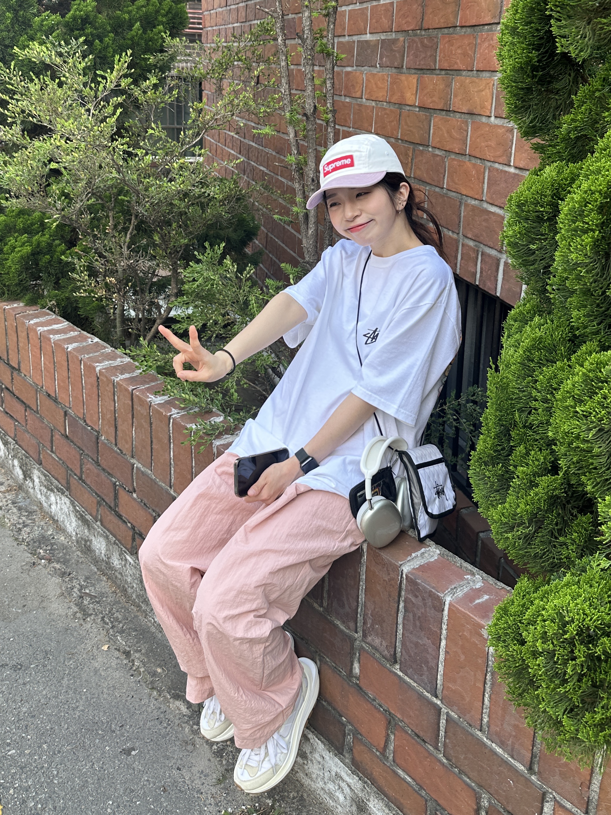 Nike x Sacai VaporWaffle White and Gum, Supreme 2-Tone Twill Camp Cap White - 22SS 착용 스타일