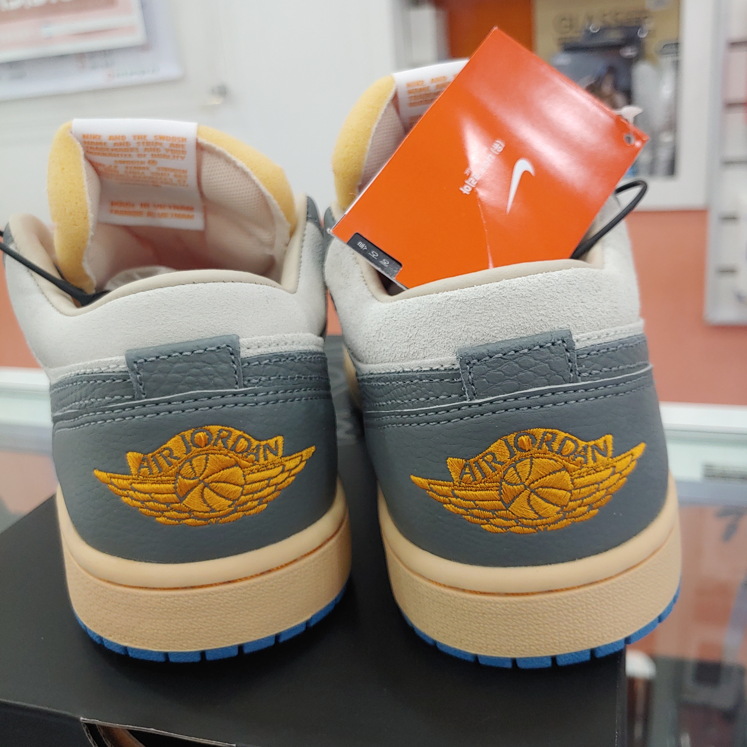 Jordan 1 Low SE Tokyo 96 착용 스타일 - 2