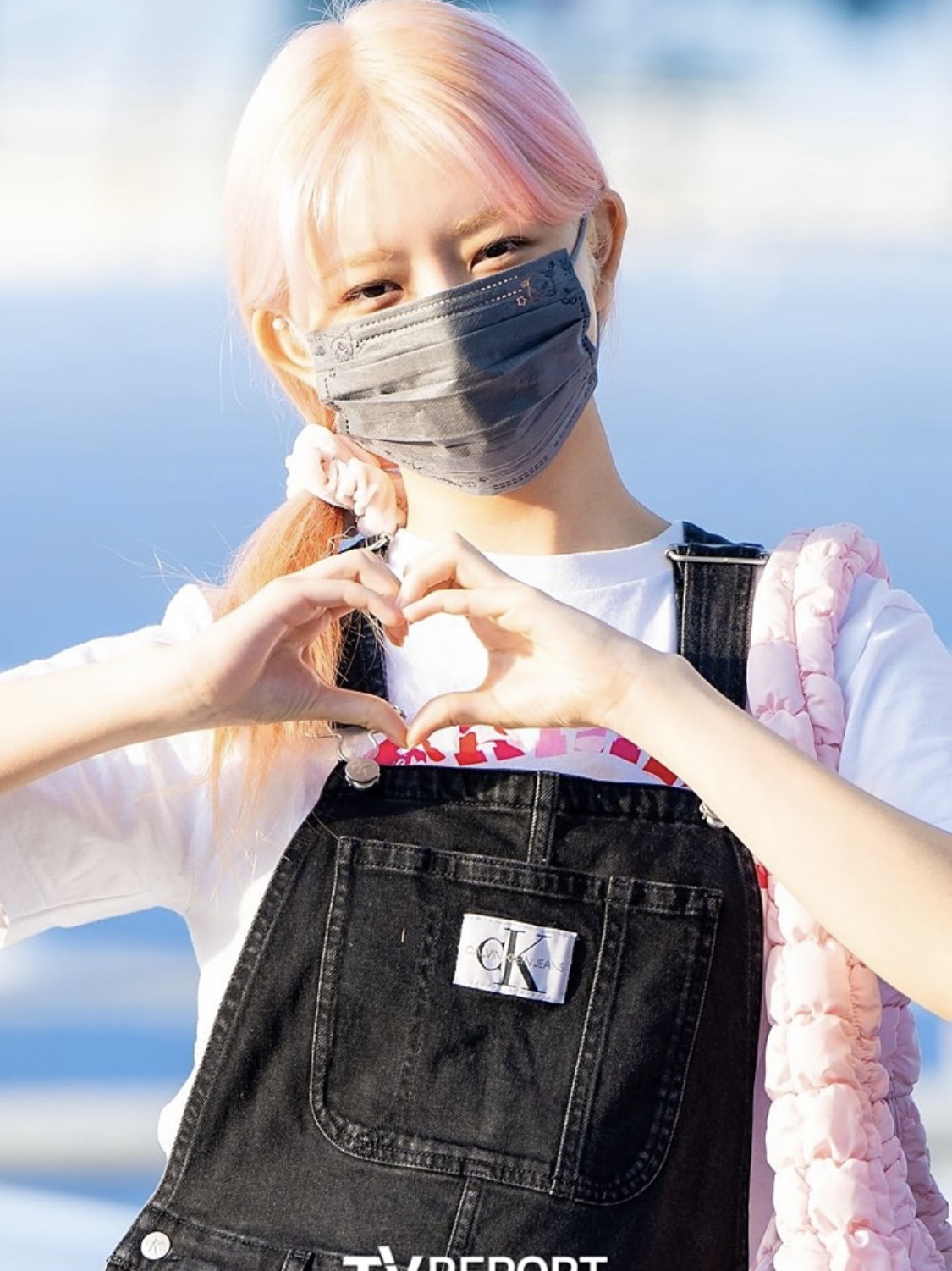 COS Quilted Oversized Shoulder Bag Pink 착용 스타일