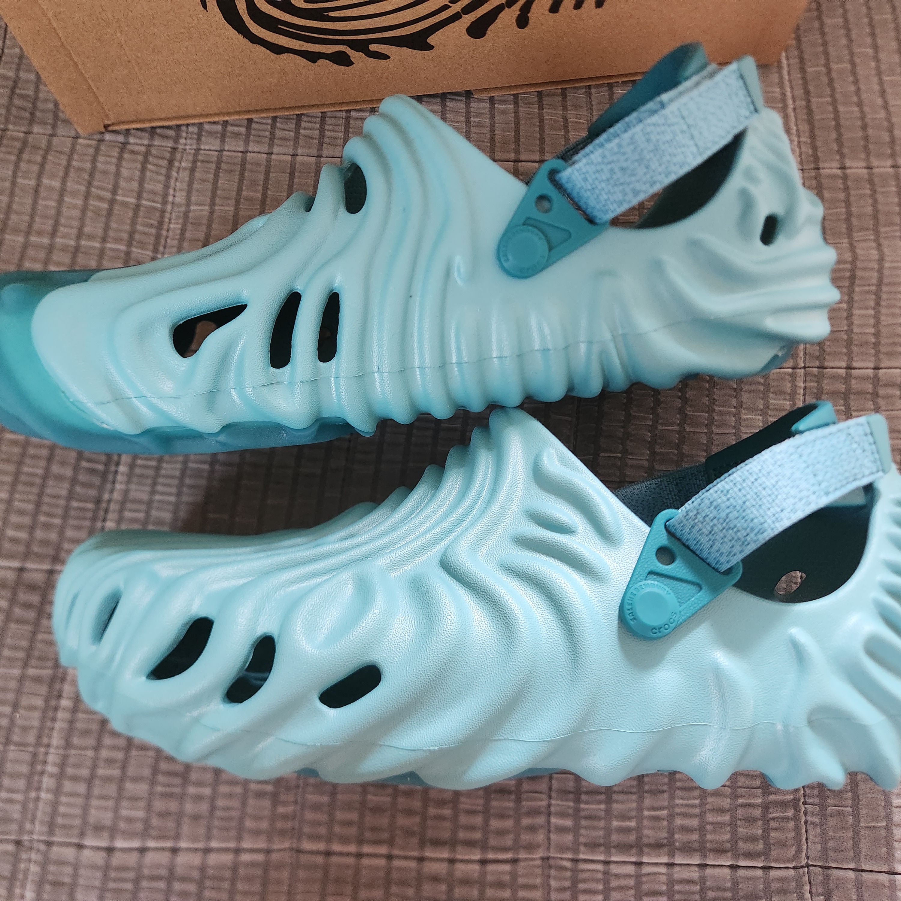 Crocs x Salehe Bembury Pollex Clog Tide 착용 스타일 - 2