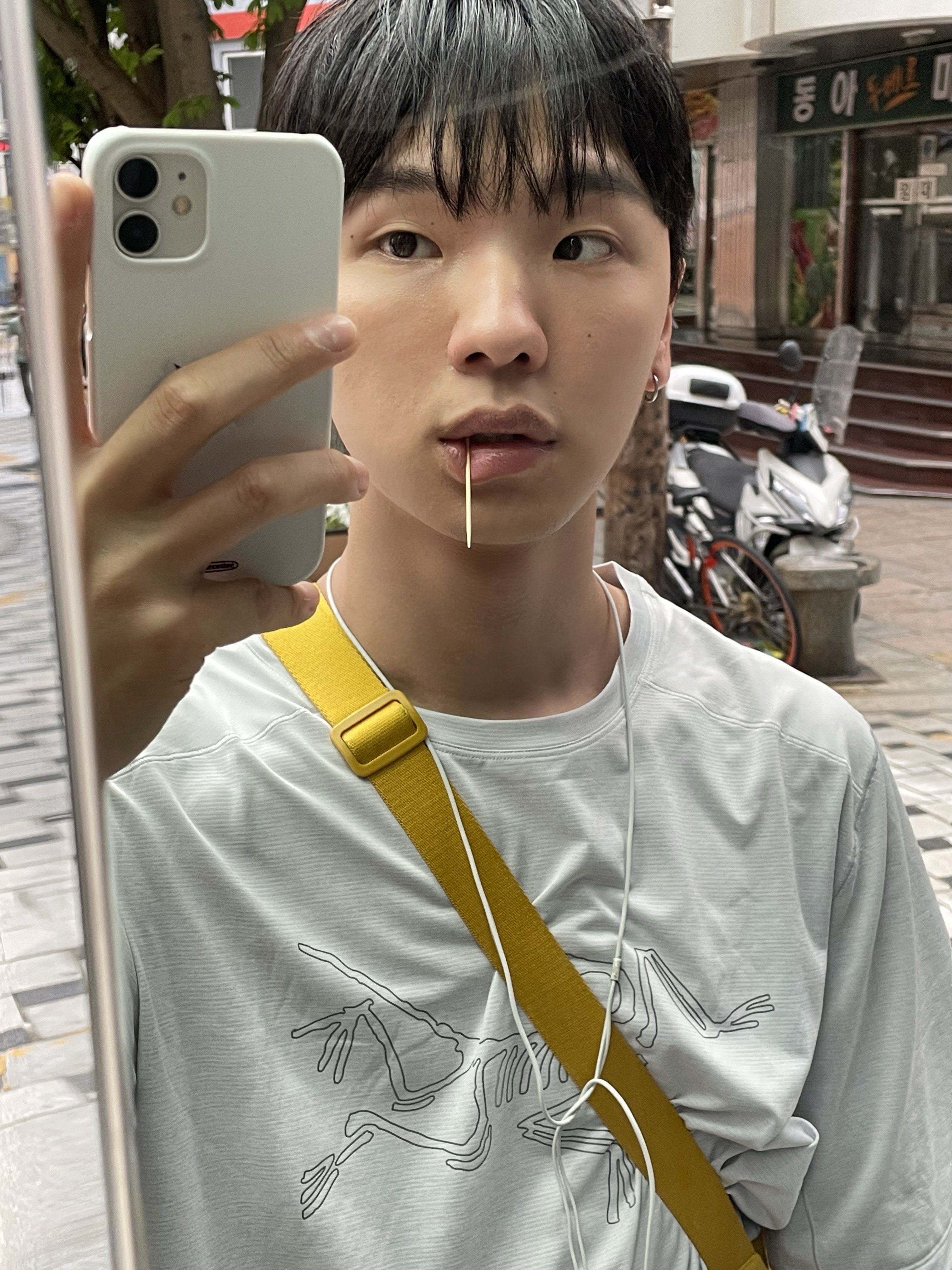 Arc'teryx Cormac Logo SS T-Shirt Black 착용 스타일 - 2