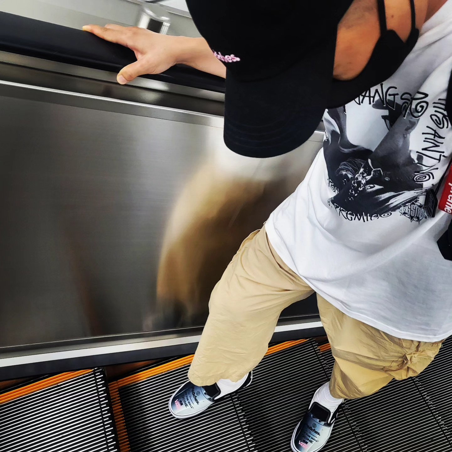 Stussy x Gang Starr Take It Personal T-Shirt White, Vans x Peaches. Classic Slip-On Black True White 착용 스타일 - 1