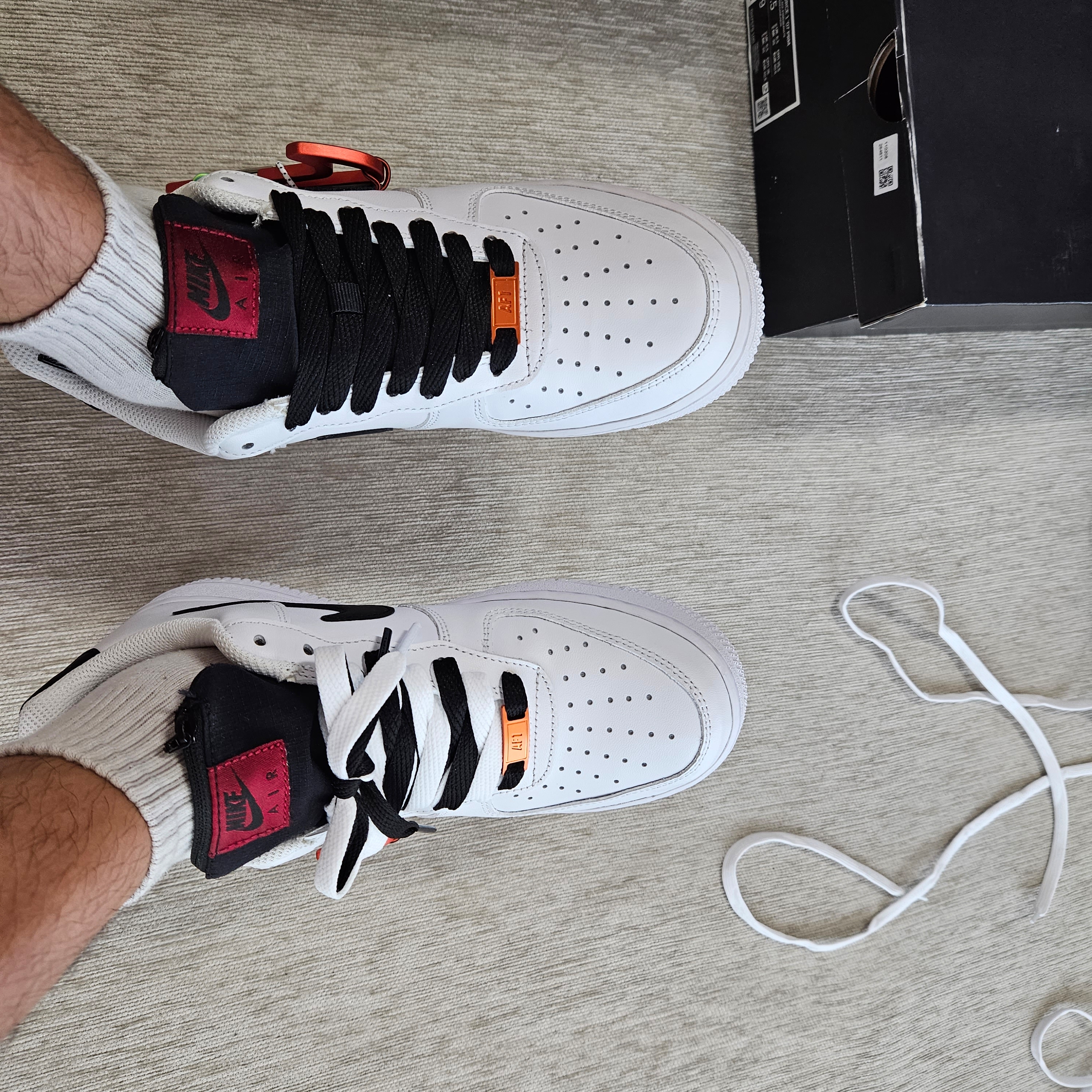 Nike Air Force 1 '07 PRM Carabiner Red 착용 스타일 - 3