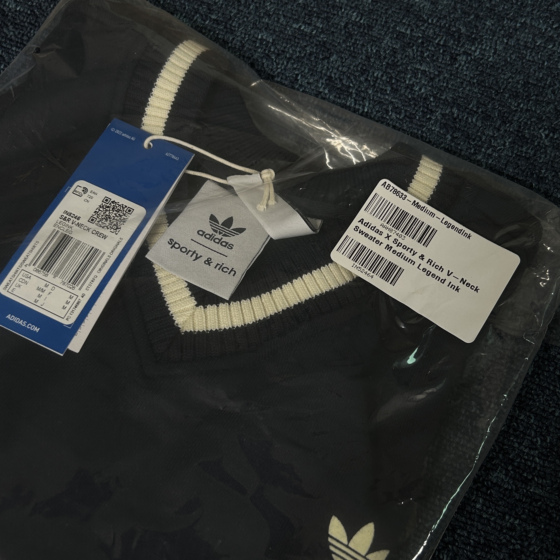 (W) Adidas x Sporty & Rich V-Neck Crew Sweatshirt Legend Ink - US Sizing 착용 스타일 - 2