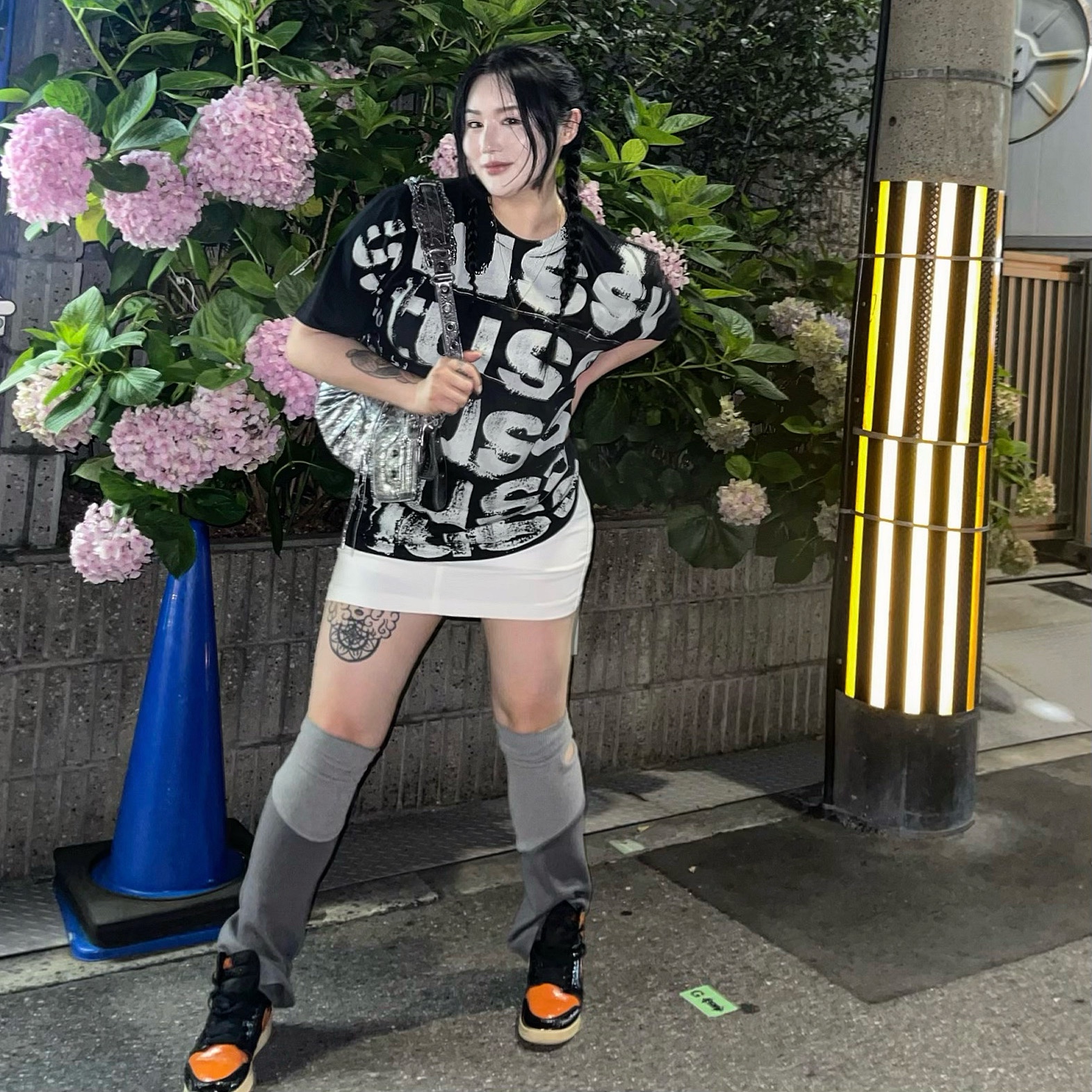 Stussy Stamp T-shirt Black, (GS) Jordan 1 Retro High OG Shattered Backboard 3.0 착용 스타일