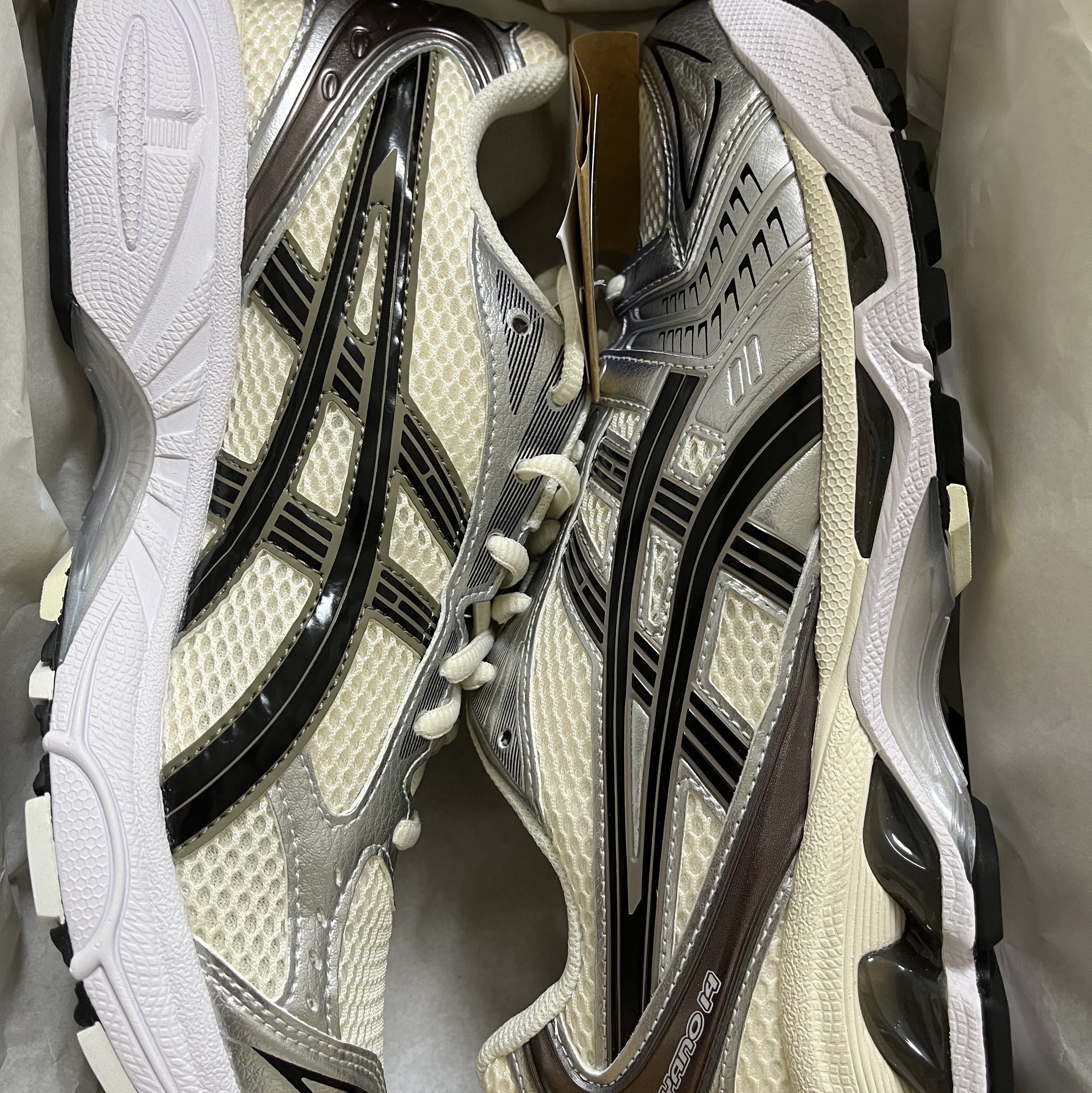 Asics Gel-Kayano 14 Cream Black 착용 스타일 - 1