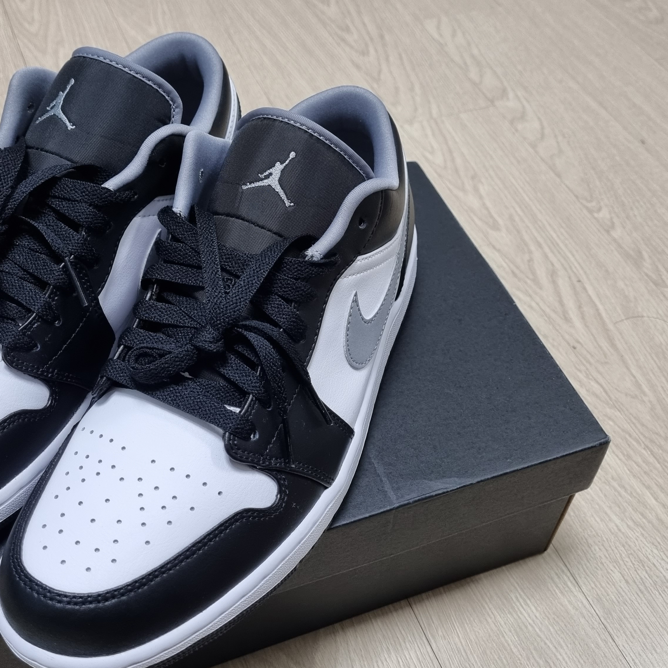 Jordan 1 Low Black Particle Grey 착용 스타일