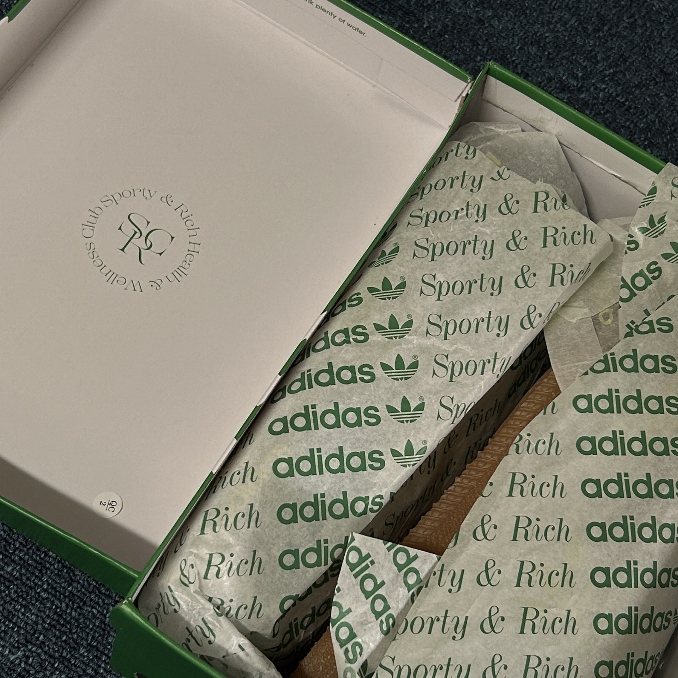 Adidas x Sporty & Rich Samba Blue Rush Cream White 착용 스타일 - 3