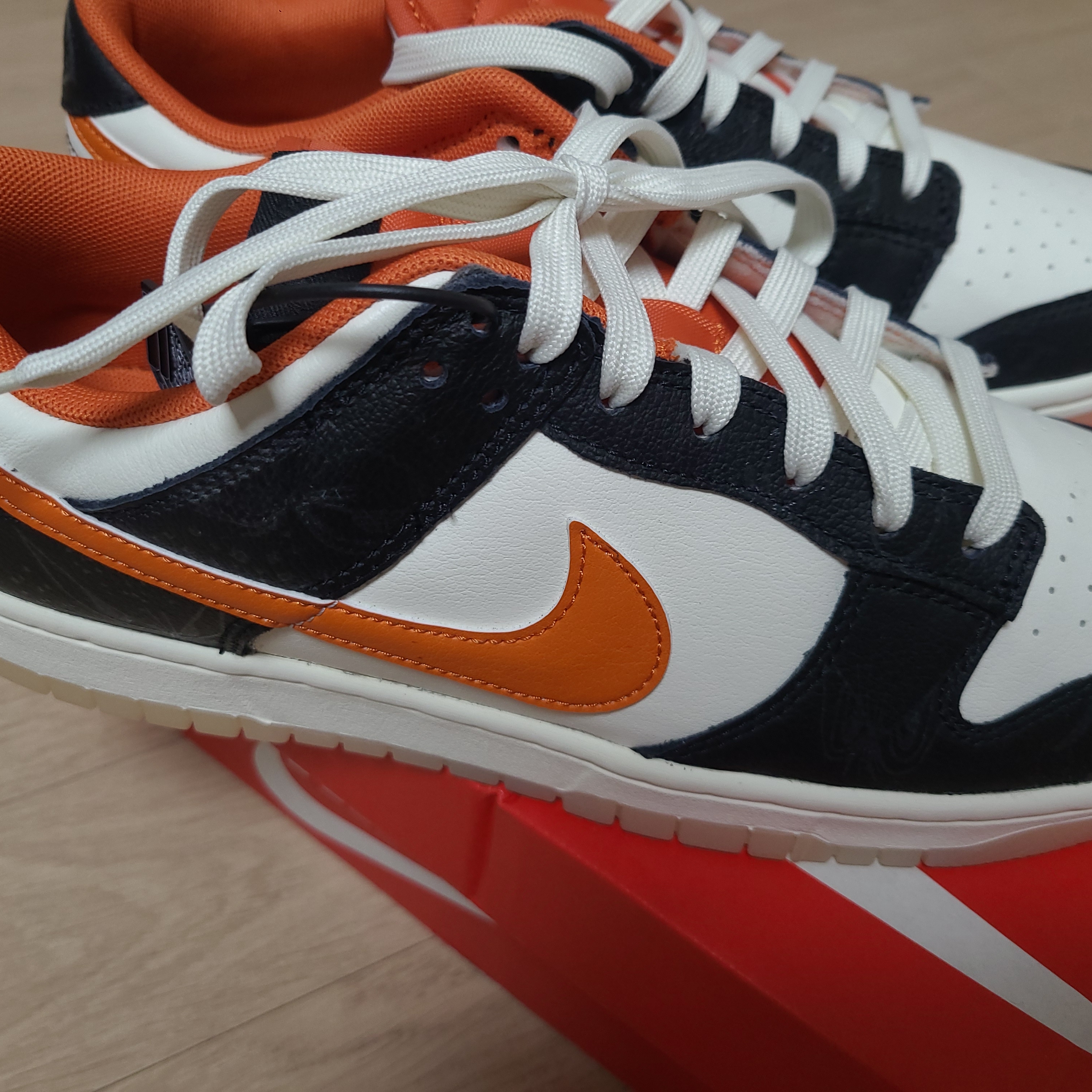 Nike Dunk Low Retro PRM Halloween 착용 스타일