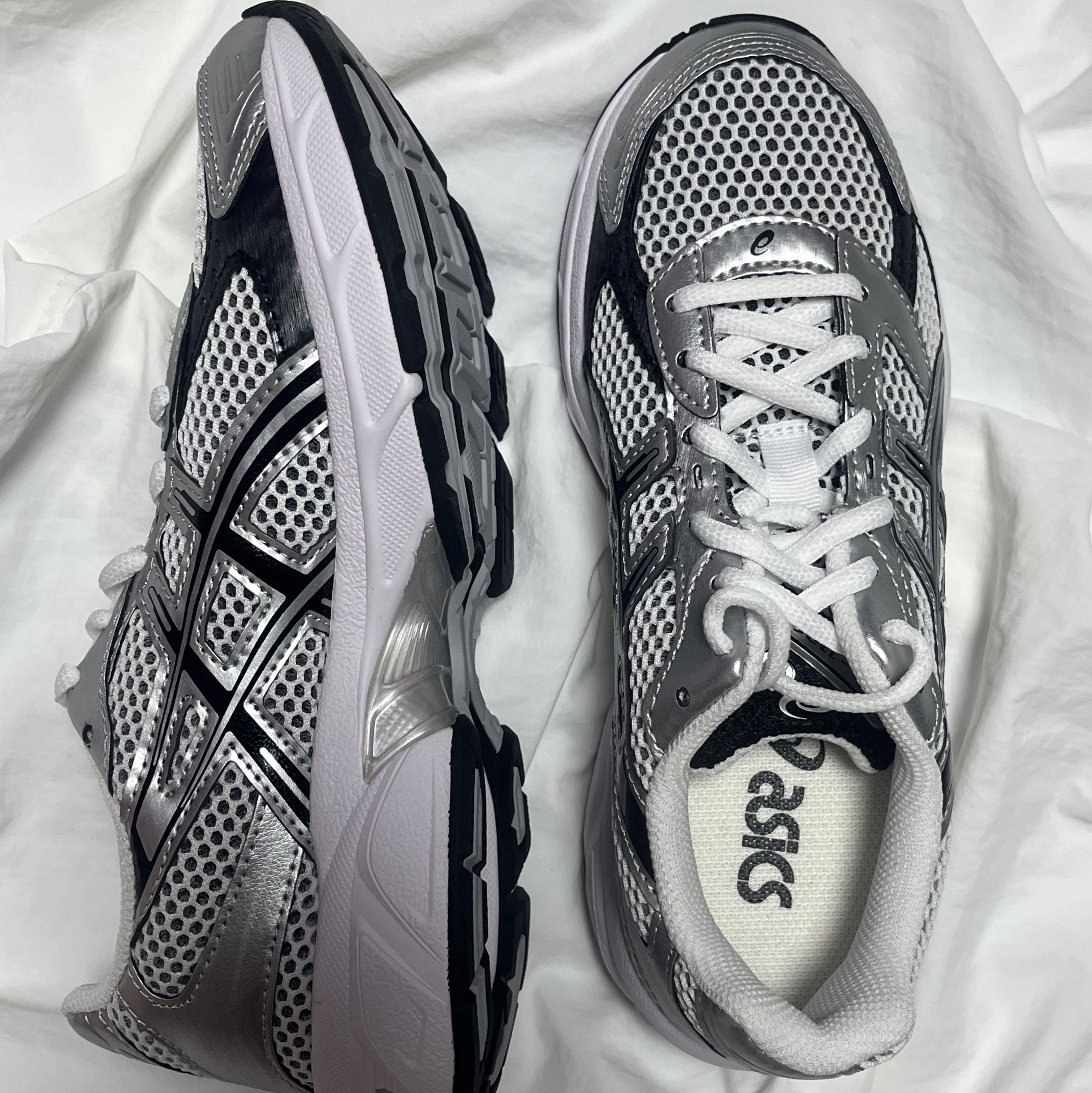 Asics Gel-1130 White Black 착용 스타일 - 1