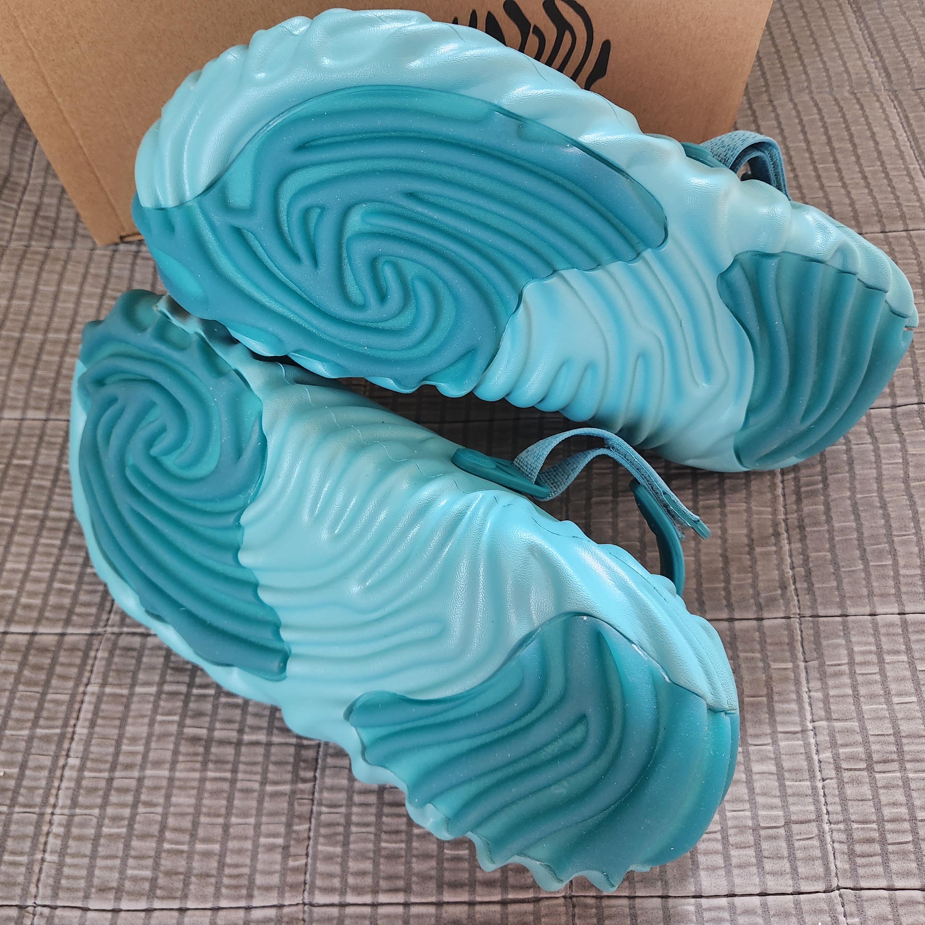Crocs x Salehe Bembury Pollex Clog Tide 착용 스타일 - 3