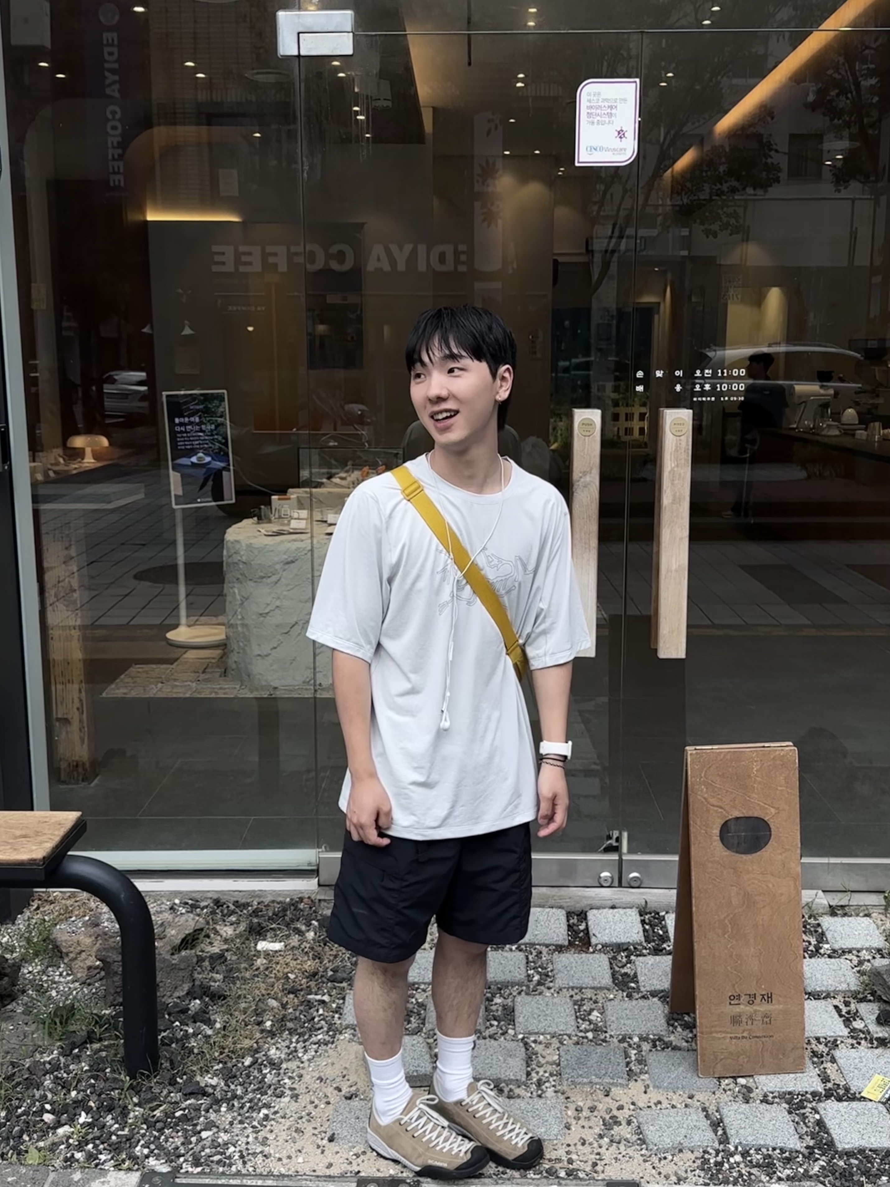 Arc'teryx Cormac Logo SS T-Shirt Black 착용 스타일 - 3