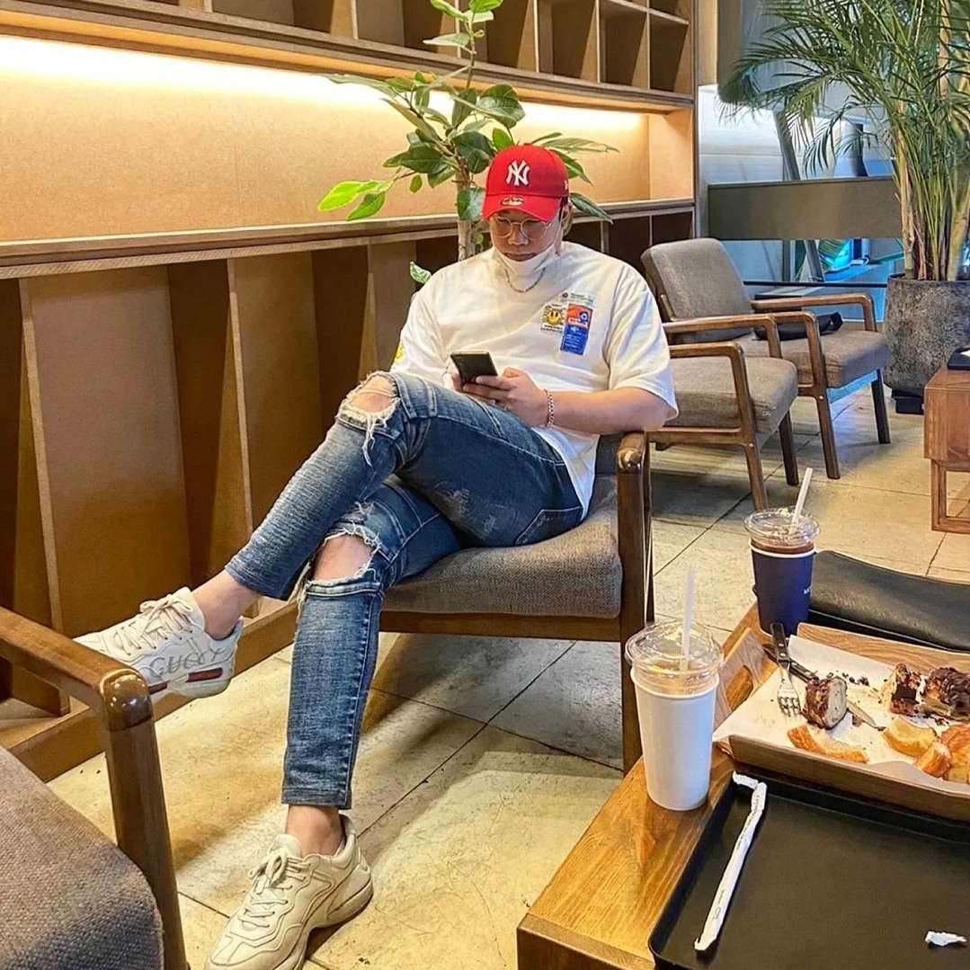 Gucci Rhyton Leather Sneakers Logo 착용 스타일