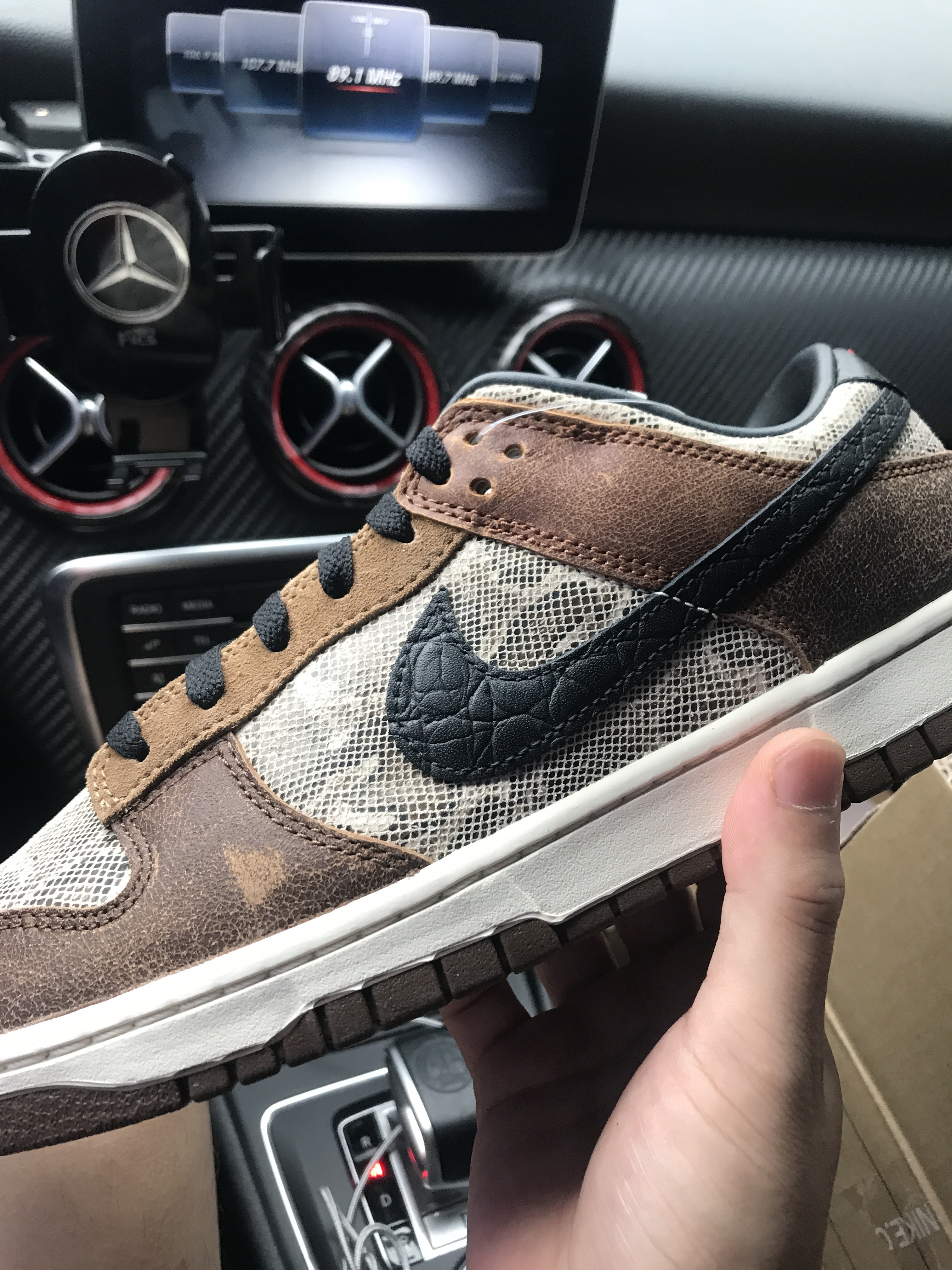 Nike Dunk Low PRM Head to Head 착용 스타일 - 2