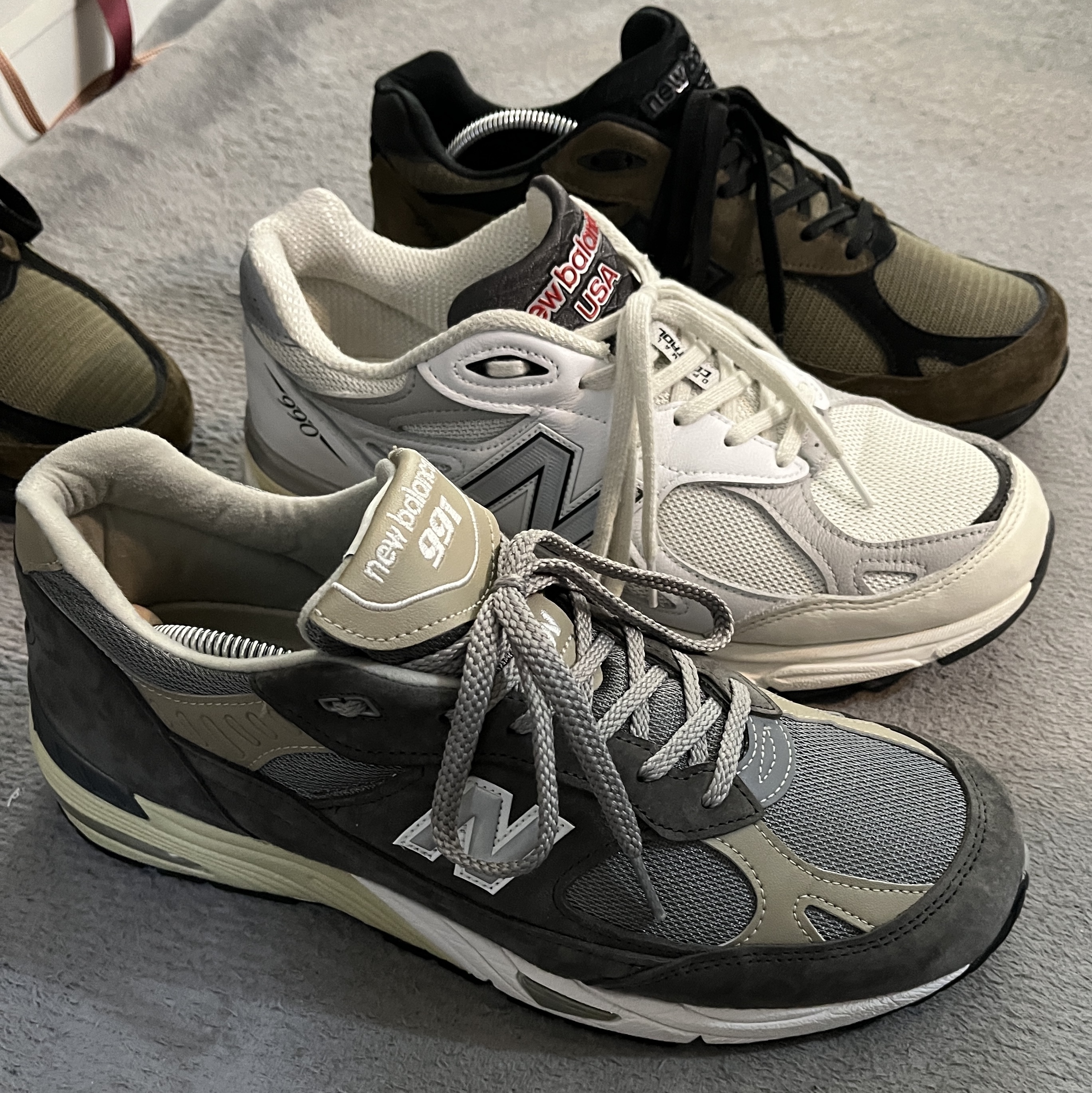 New Balance 991 Made in UK 40th Anniversary Grey, New Balance x JJJJound 990v3 Brown Black 착용 스타일 - 2