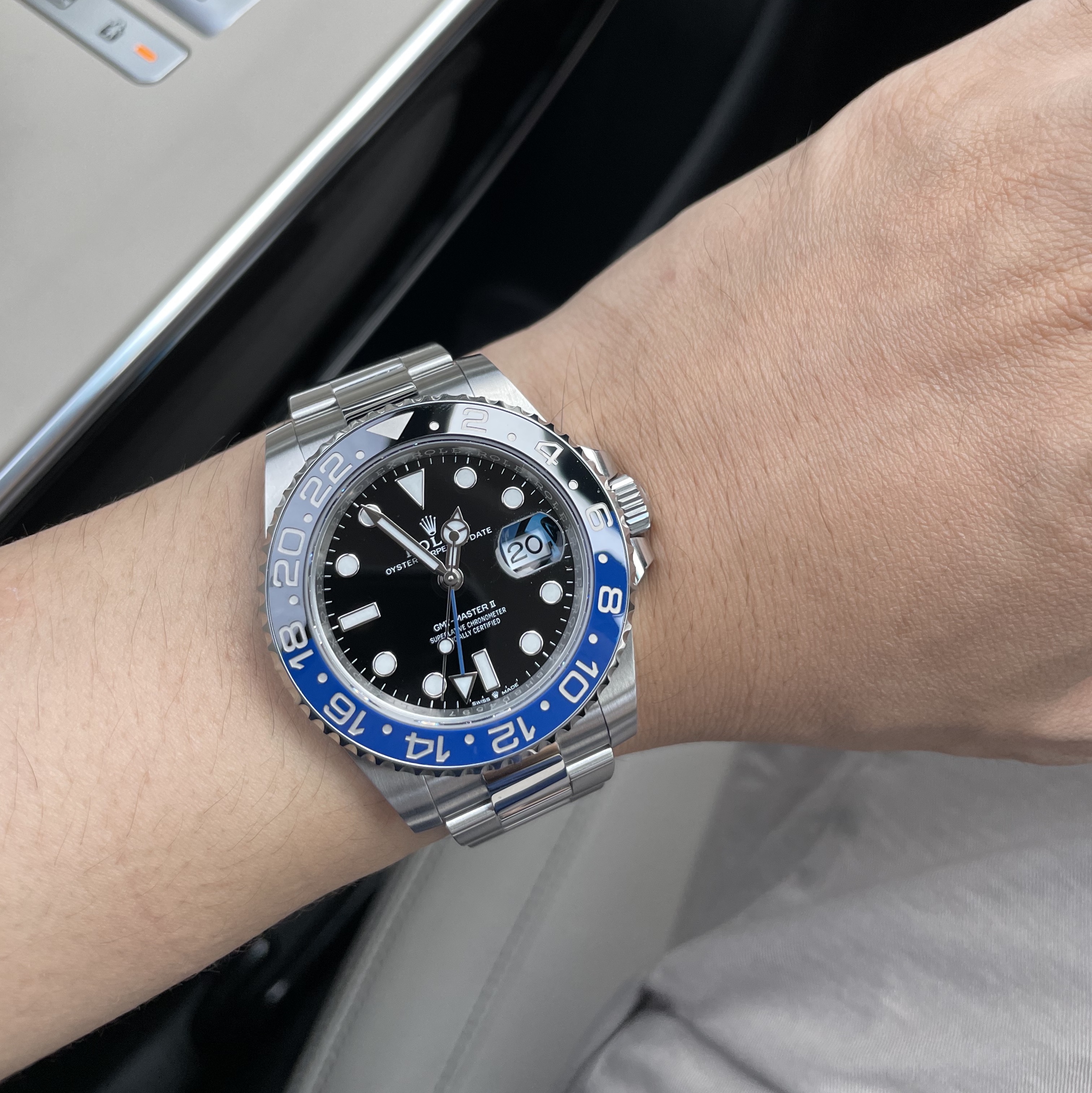 Rolex GMT-Master II 40mm 126710BLNR Black Oyster 착용 스타일