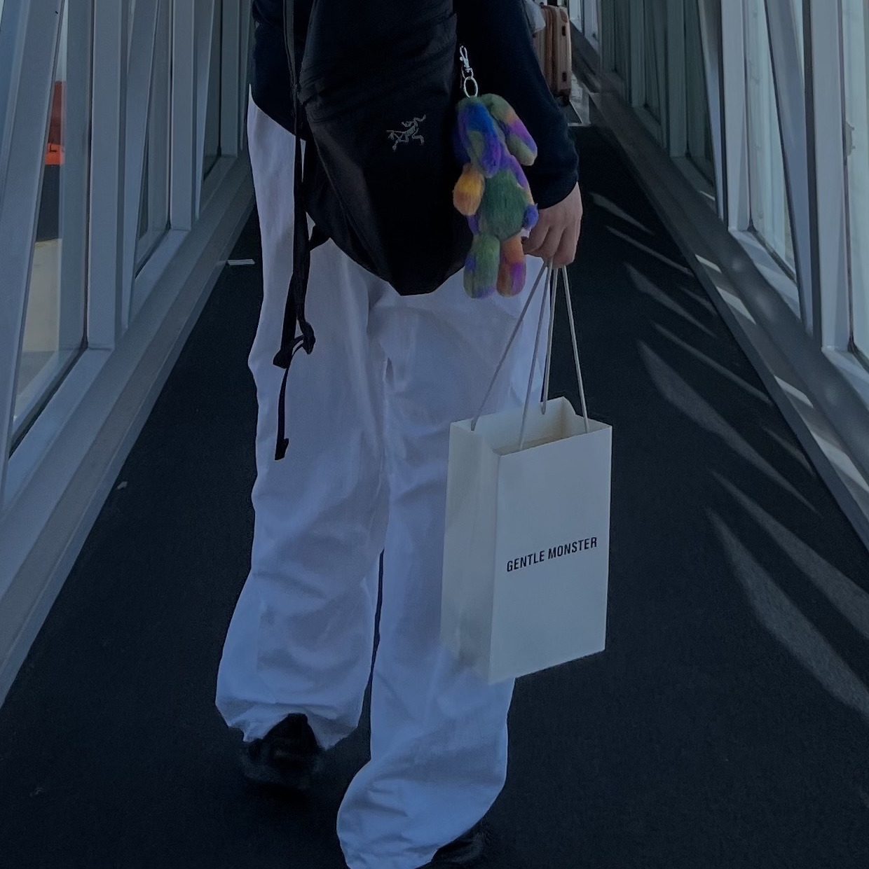 Arc'teryx Heliad 15 Backpack Black, Nike ACG Mountain Fly Low Gore-Tex SE Dark Smoke Grey 착용 스타일
