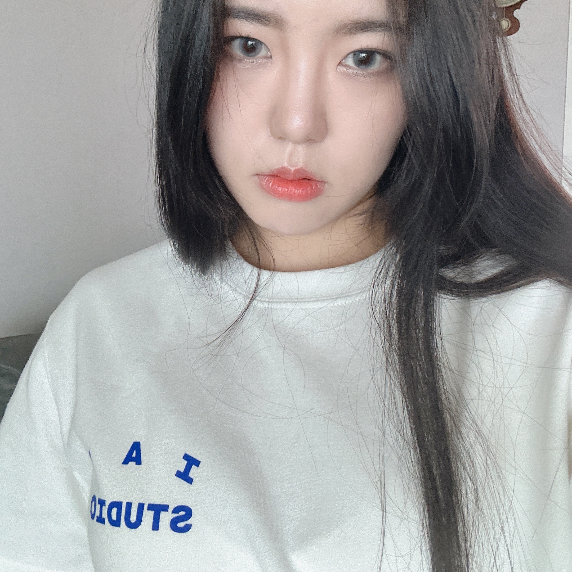 IAB Studio 10th Anniversary T-Shirts Pack White & Black (2 Pack) 착용 스타일