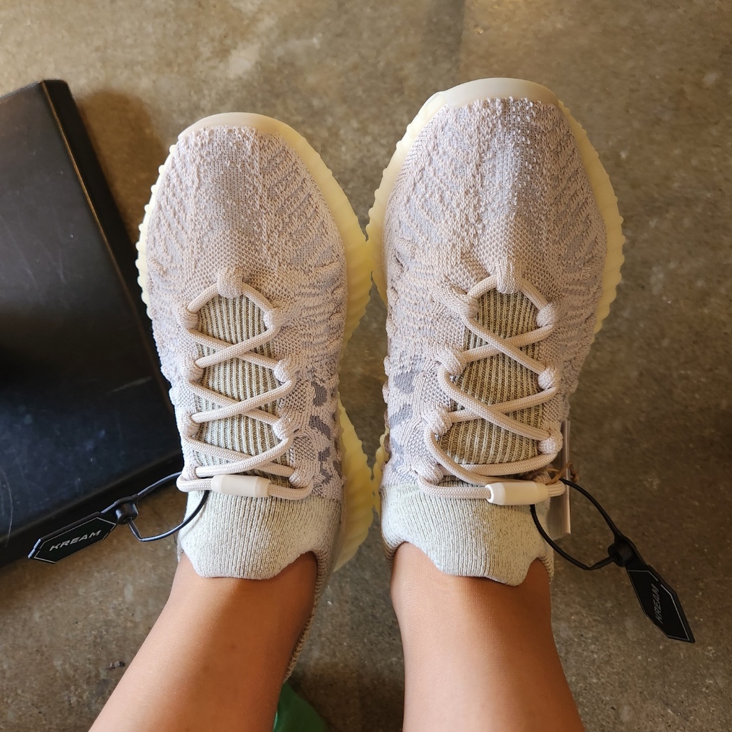 Adidas Yeezy 350 V2 CMPCT Slate Bone 2022/2023 착용 스타일