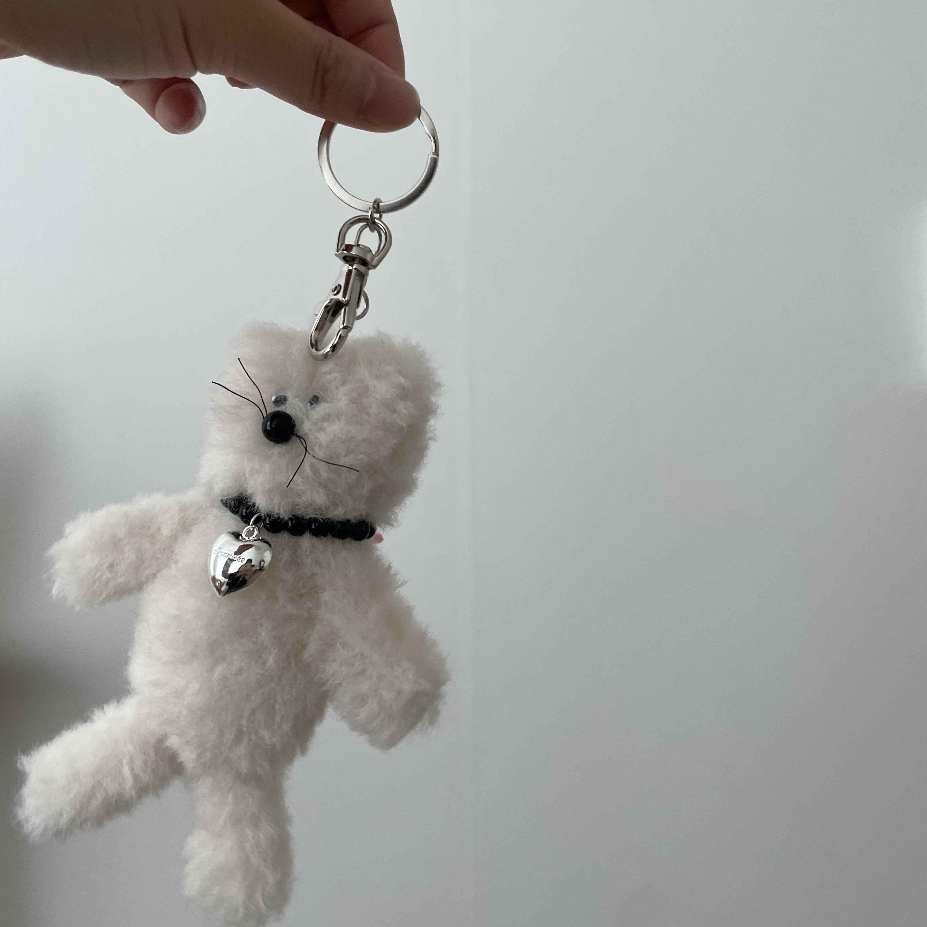 [KREAM 단독] Monamhee Creami Keyring Cream 착용 스타일 - 2