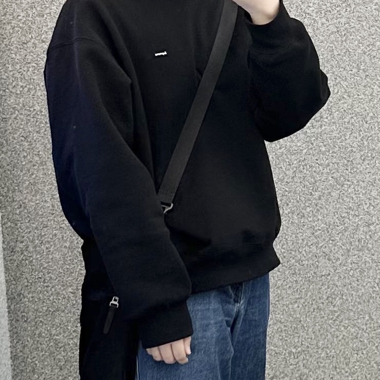 Supreme Small Box Crewneck Black 착용 스타일