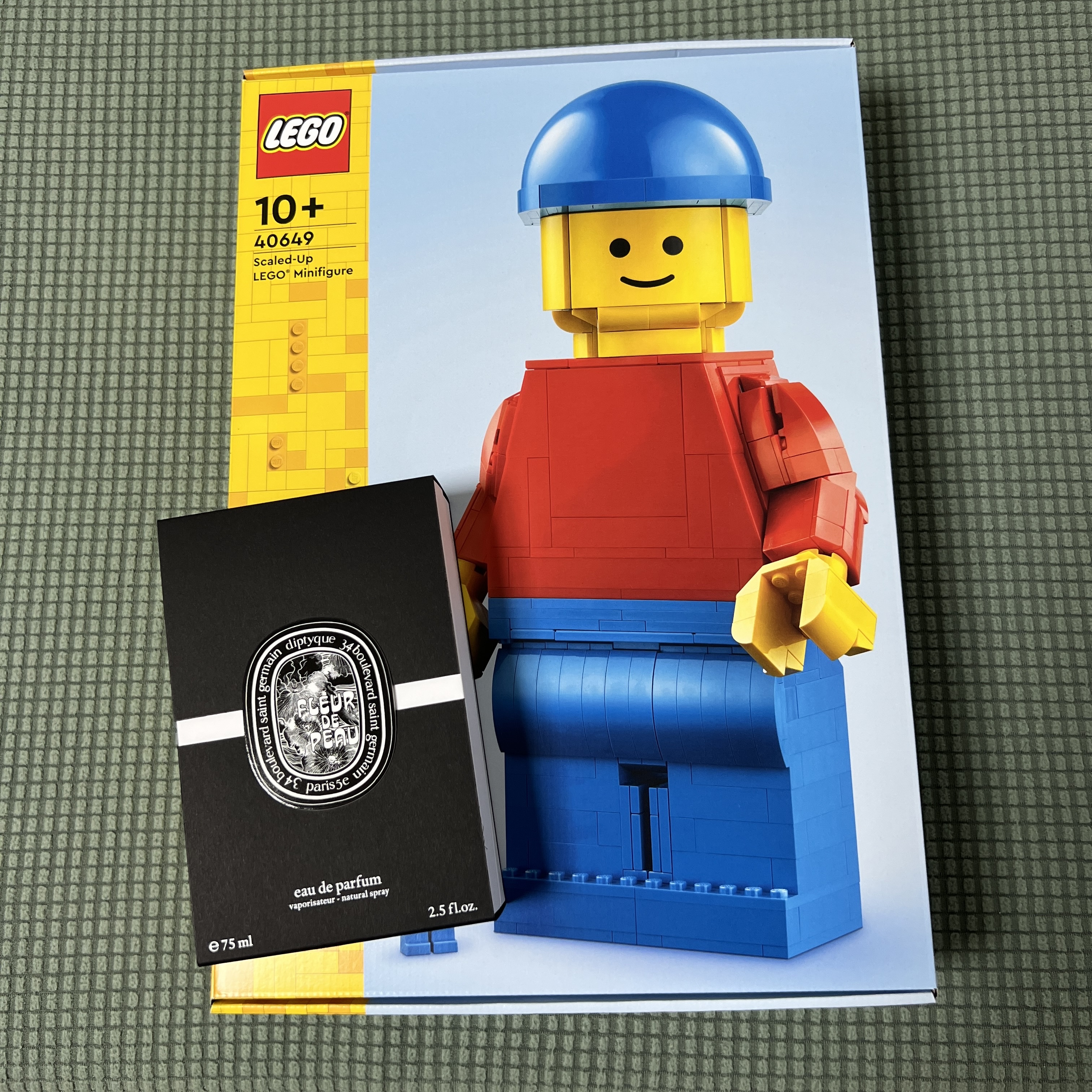 Diptyque Fleur De Peau Eau De Parfum 75ml, Lego Up-Scaled Lego Minifigure 착용 스타일 - 1